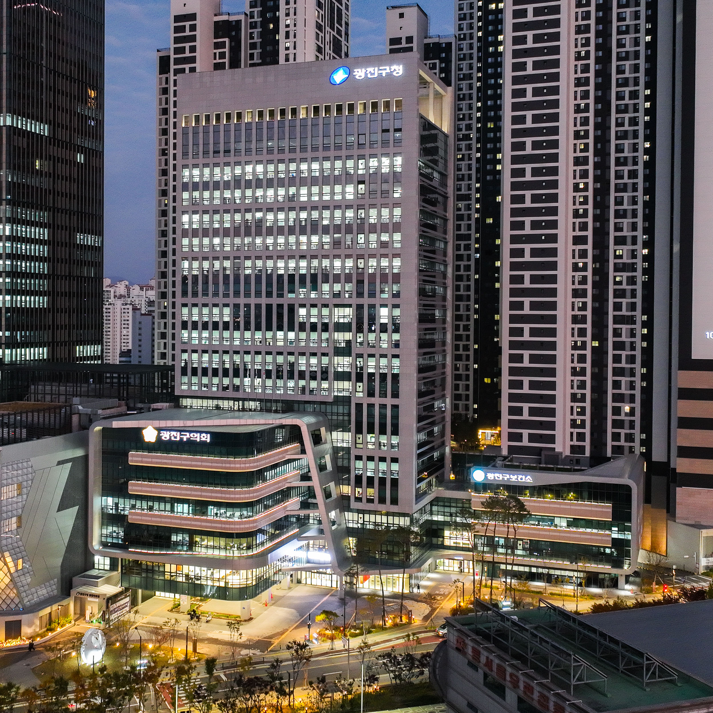 20251111-광진구청 청사 야경 20251111-2578_M2_L_121545.jpg