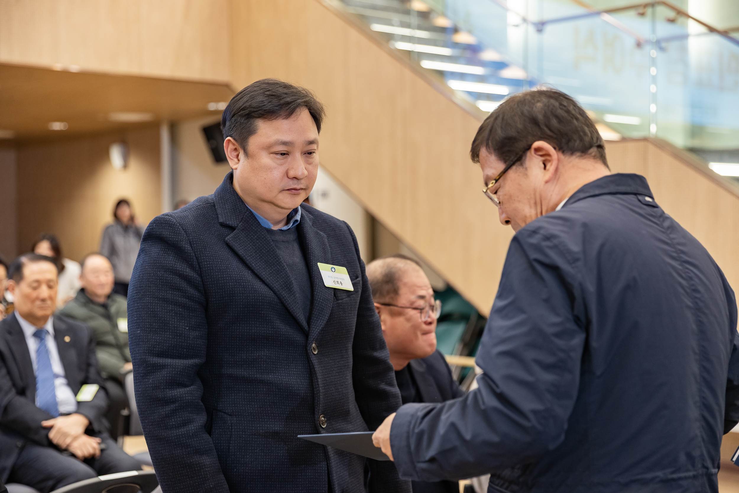 20251126-2025년 11월 정기 구민표창 수여식 20251126-15567_L_192542.jpg