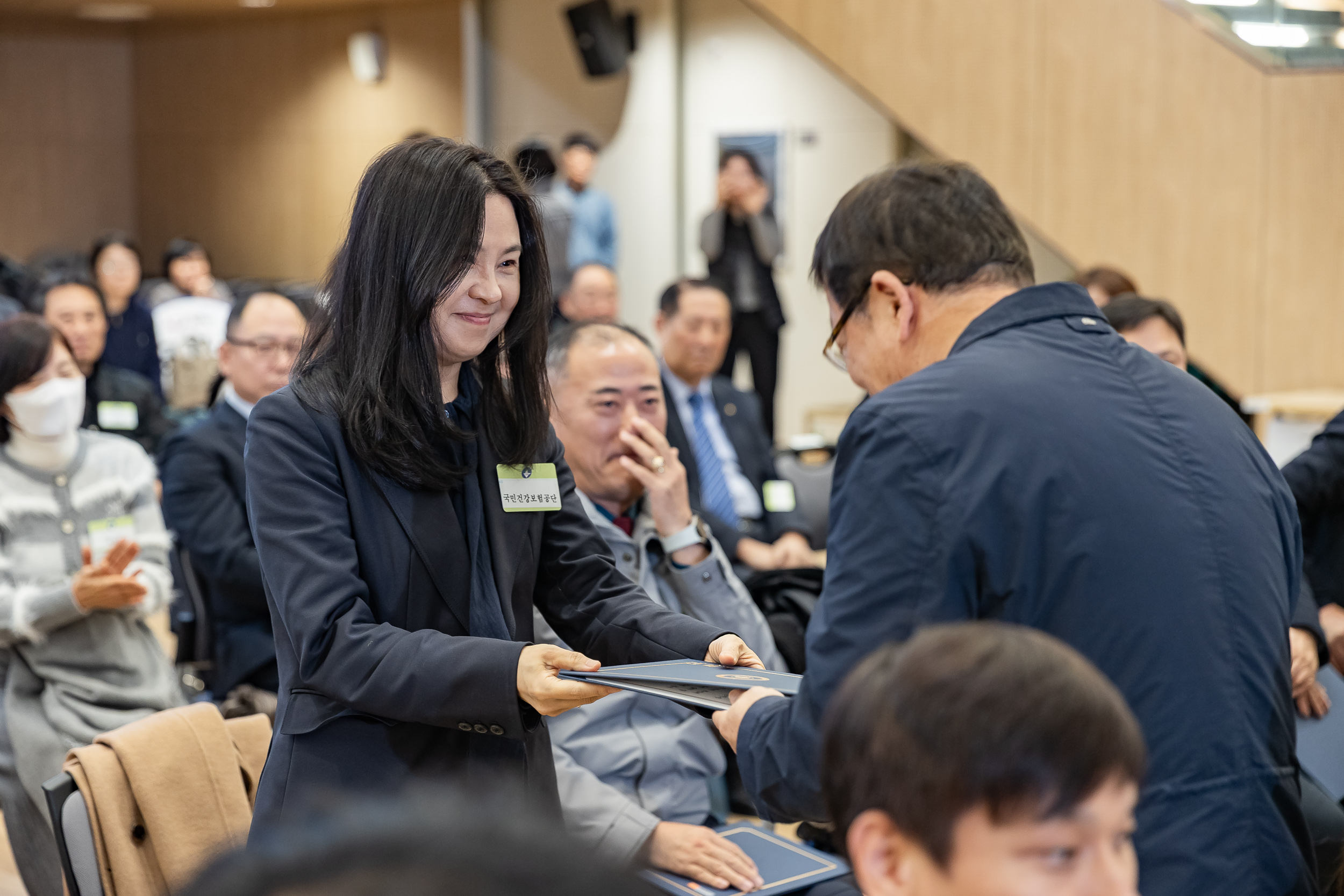 20251126-2025년 11월 정기 구민표창 수여식 20251126-15604_L_192543.jpg