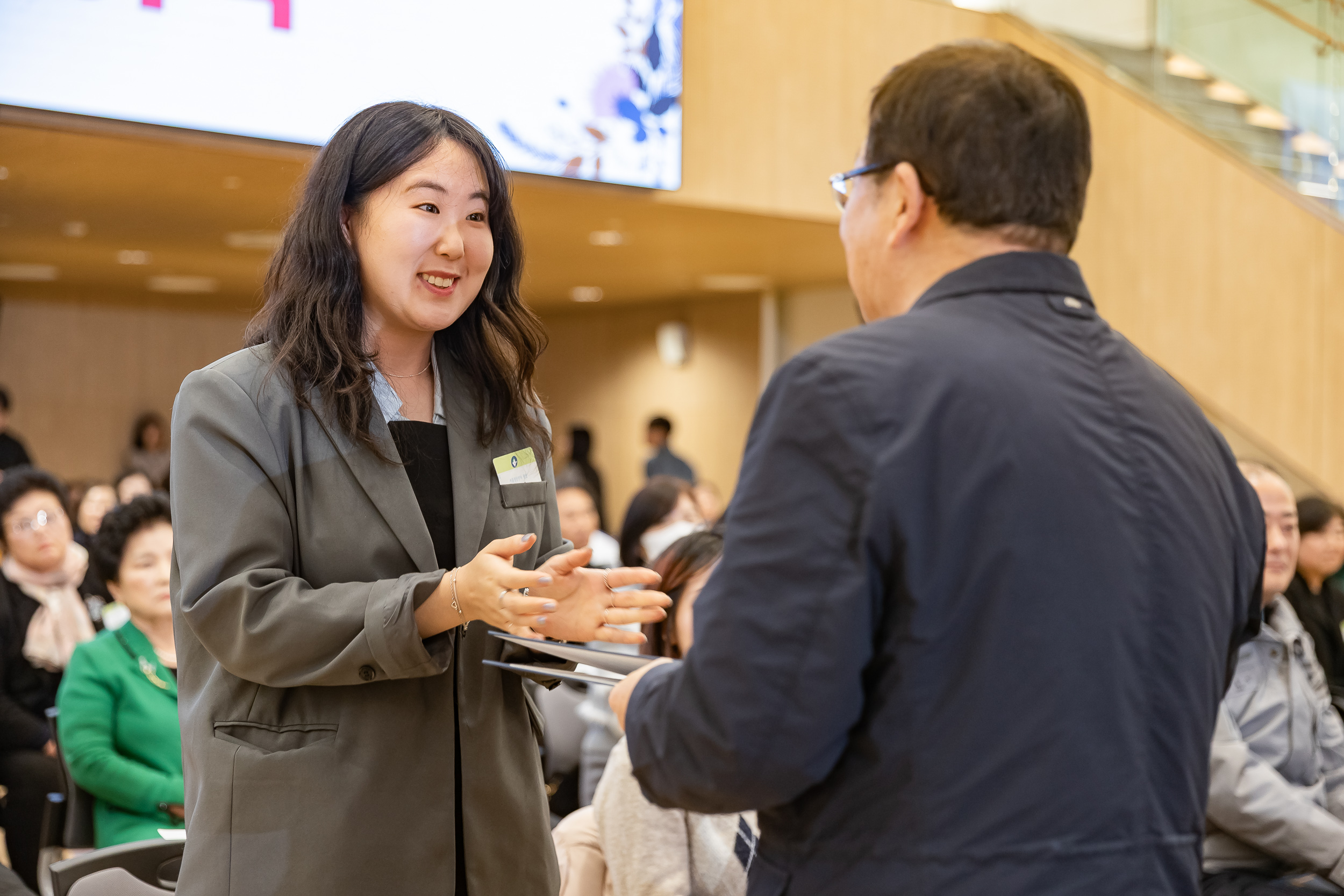 20251126-2025년 11월 정기 구민표창 수여식 20251126-15621_L_192543.jpg