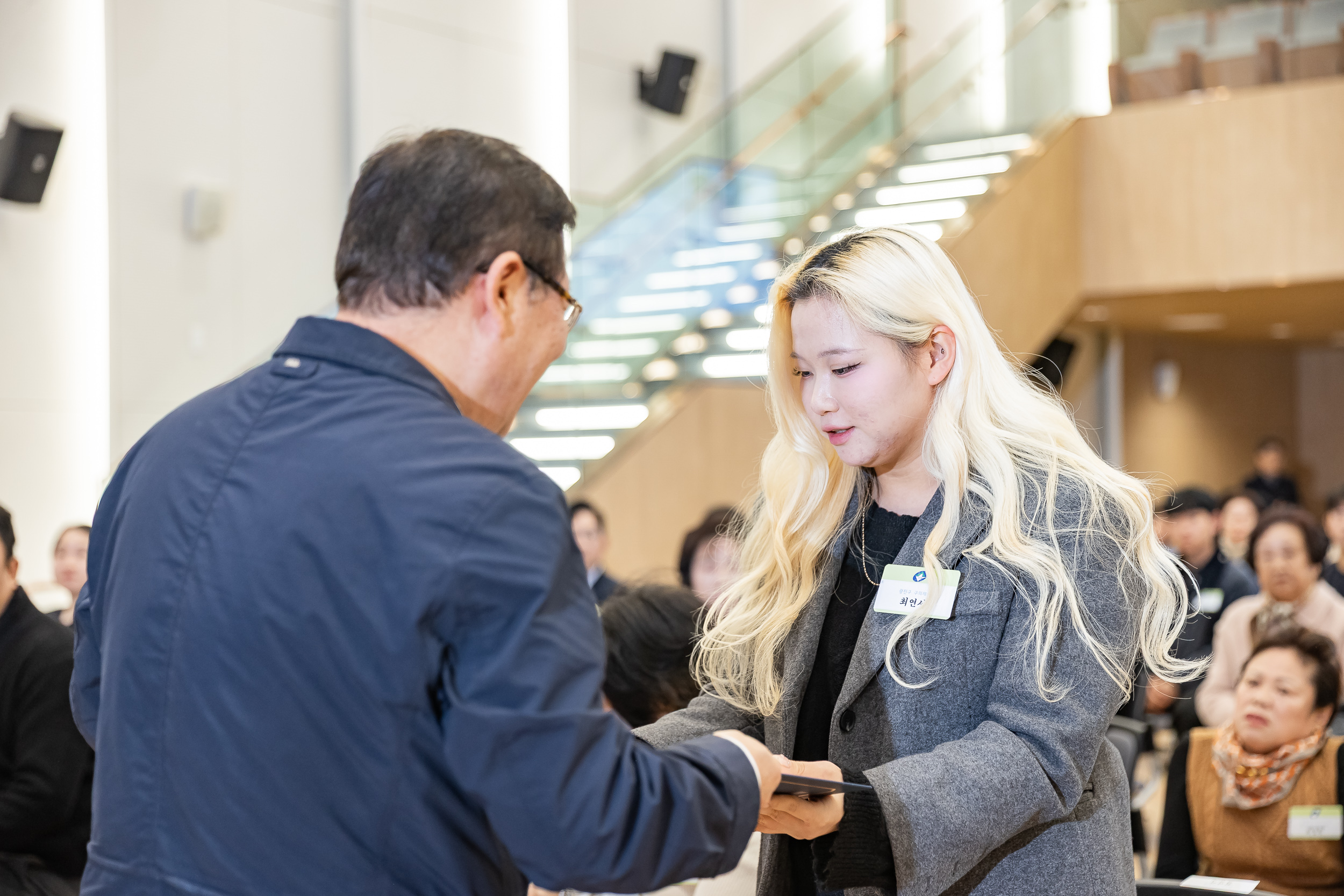 20251126-2025년 11월 정기 구민표창 수여식 20251126-15204_L_192536.jpg