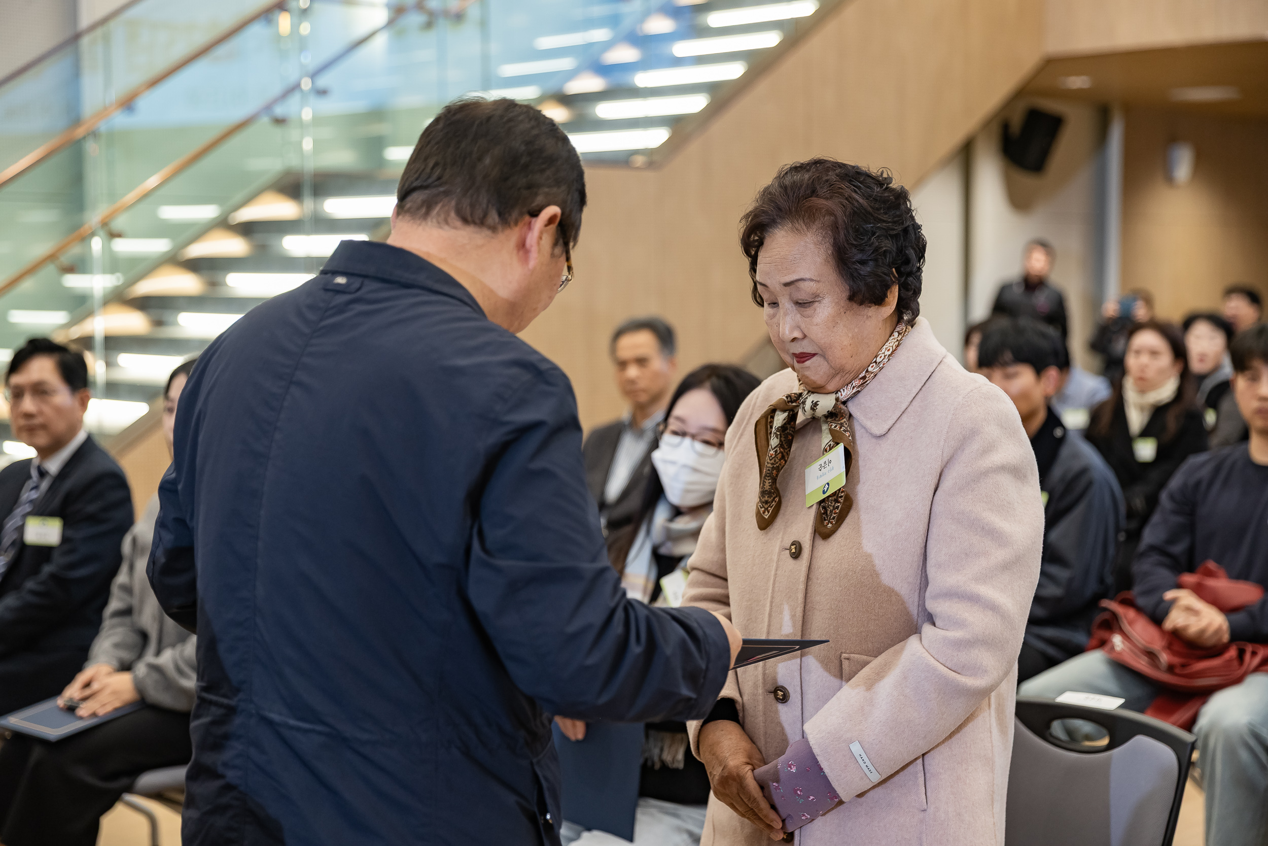 20251126-2025년 11월 정기 구민표창 수여식 20251126-15452_L_192540.jpg