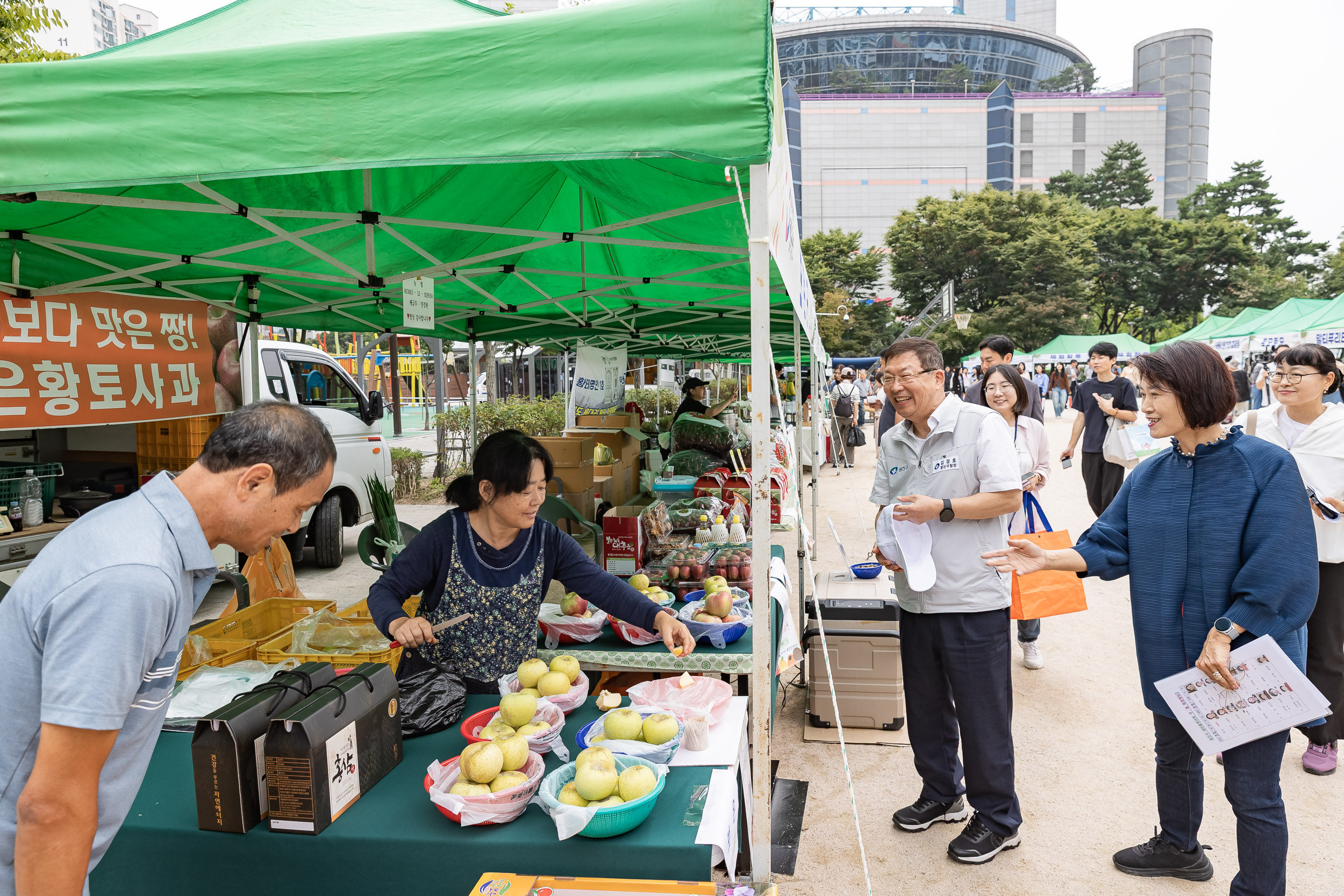 20250930-추석맞이 농수특산물 직거래장터 20250930-50682_L_133809.jpg