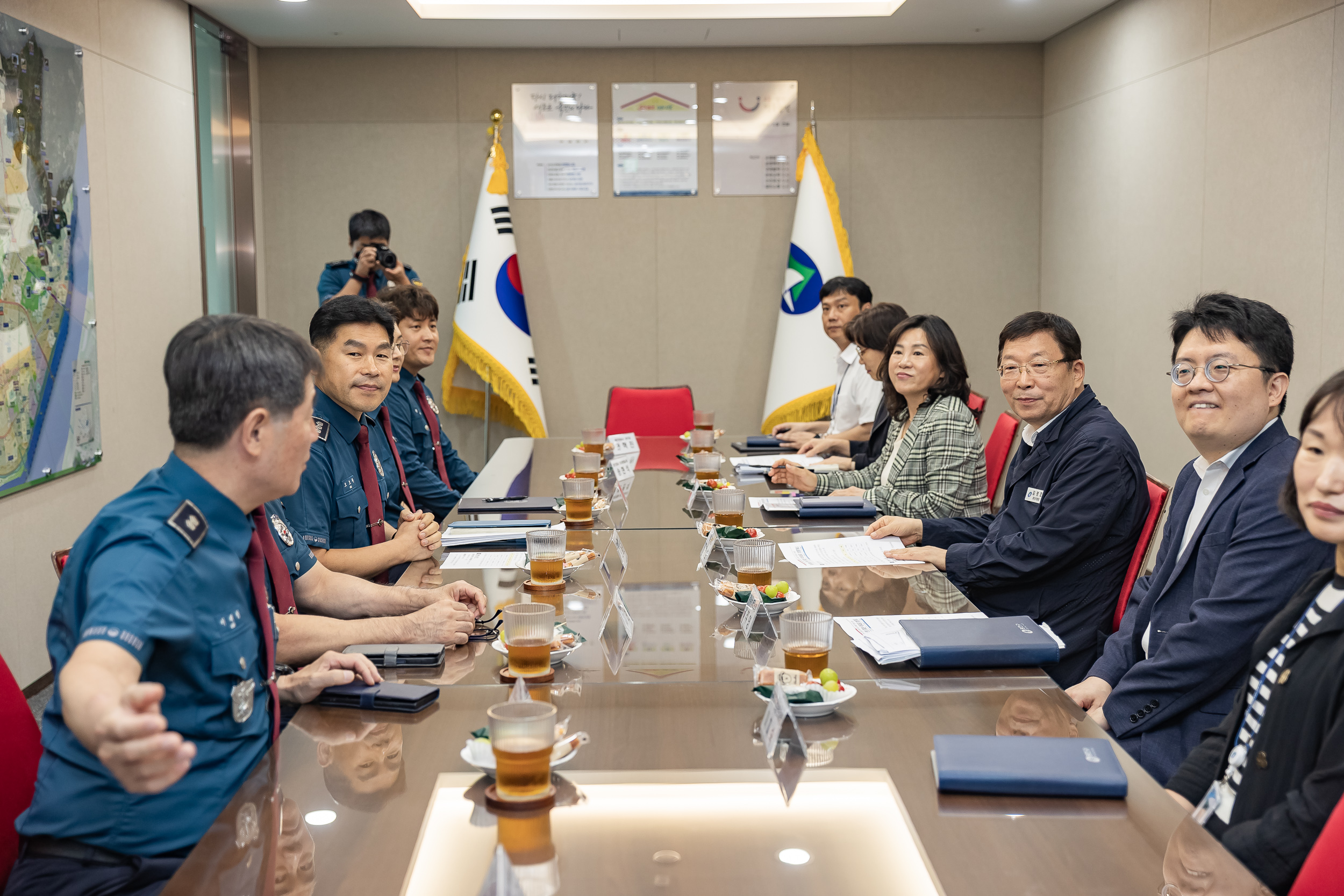 20250915-광진구 응급대응 체계 개선 감사패전달 현장경찰관 직원대표 방문 20250915-27662_G_170901.jpg