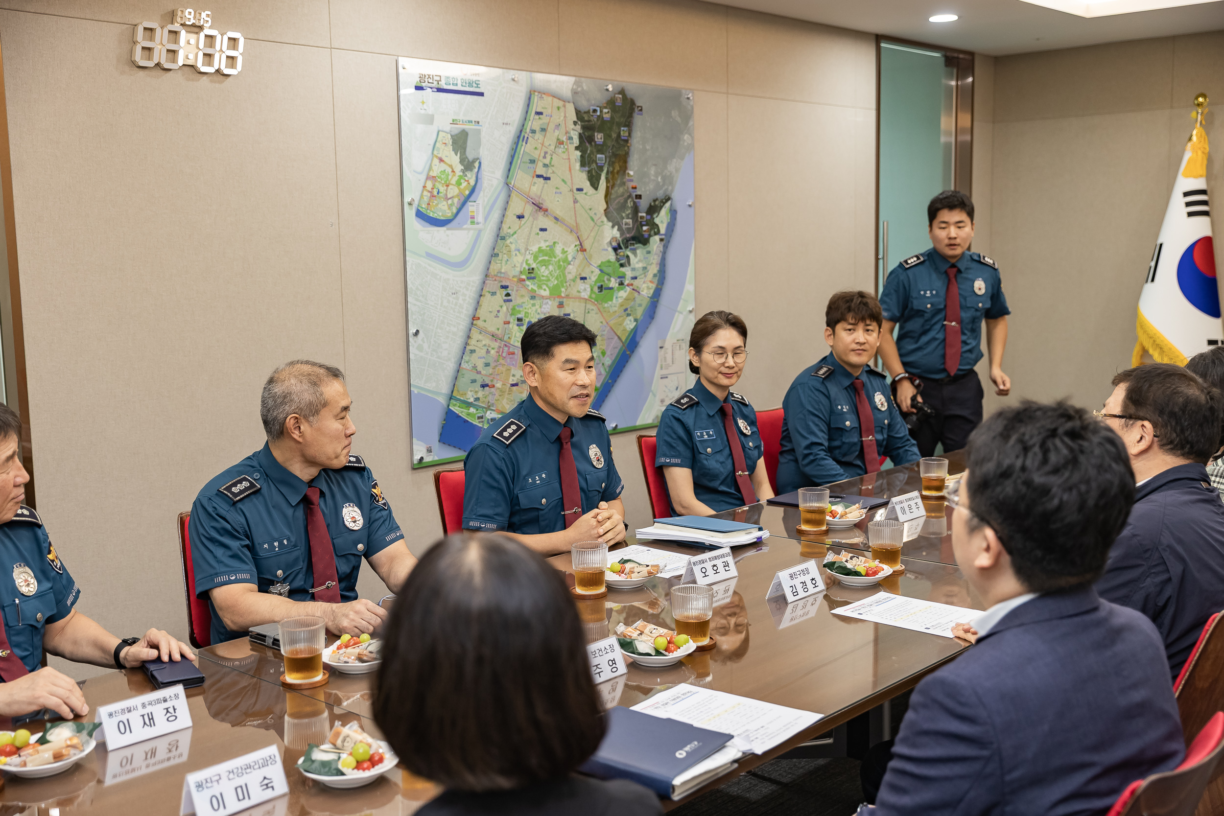 20250915-광진구 응급대응 체계 개선 감사패전달 현장경찰관 직원대표 방문 20250915-27670_G_170901.jpg