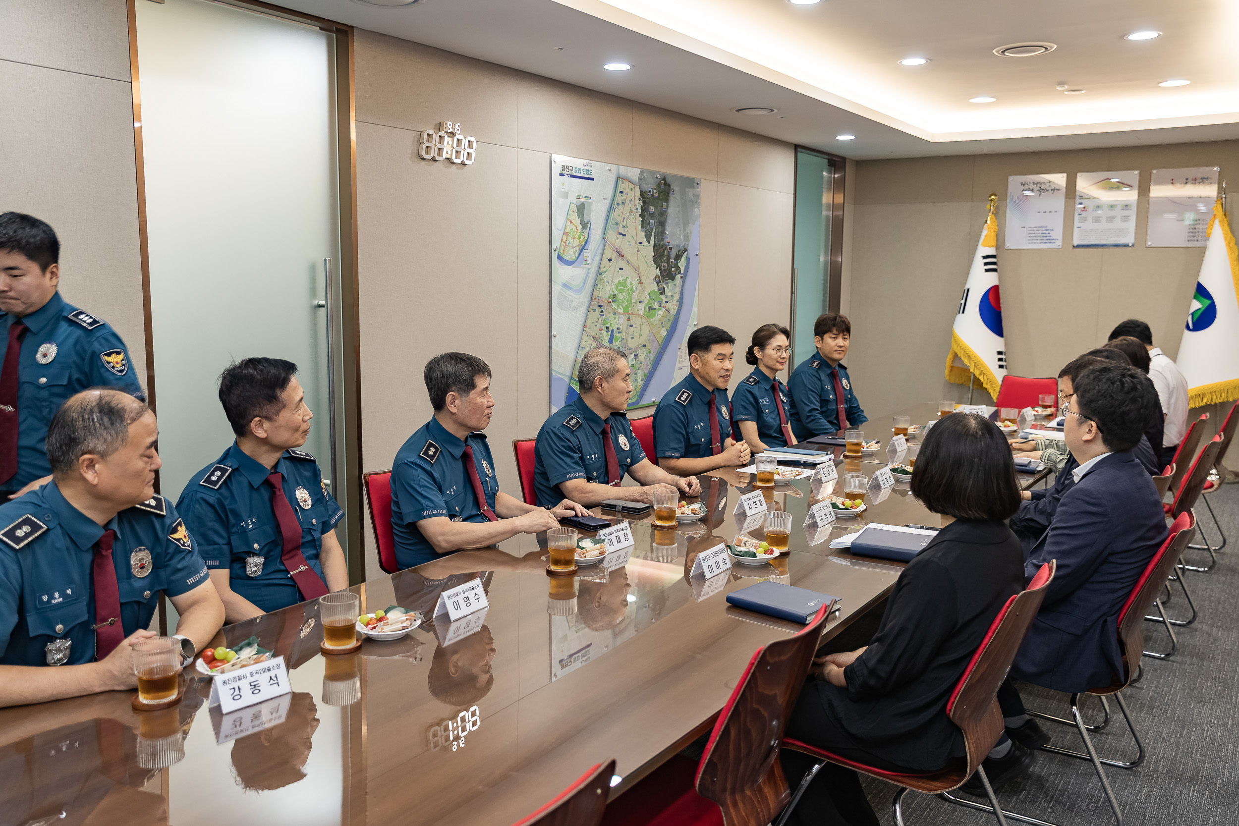 20250915-광진구 응급대응 체계 개선 감사패전달 현장경찰관 직원대표 방문 20250915-27672_G_170901.jpg