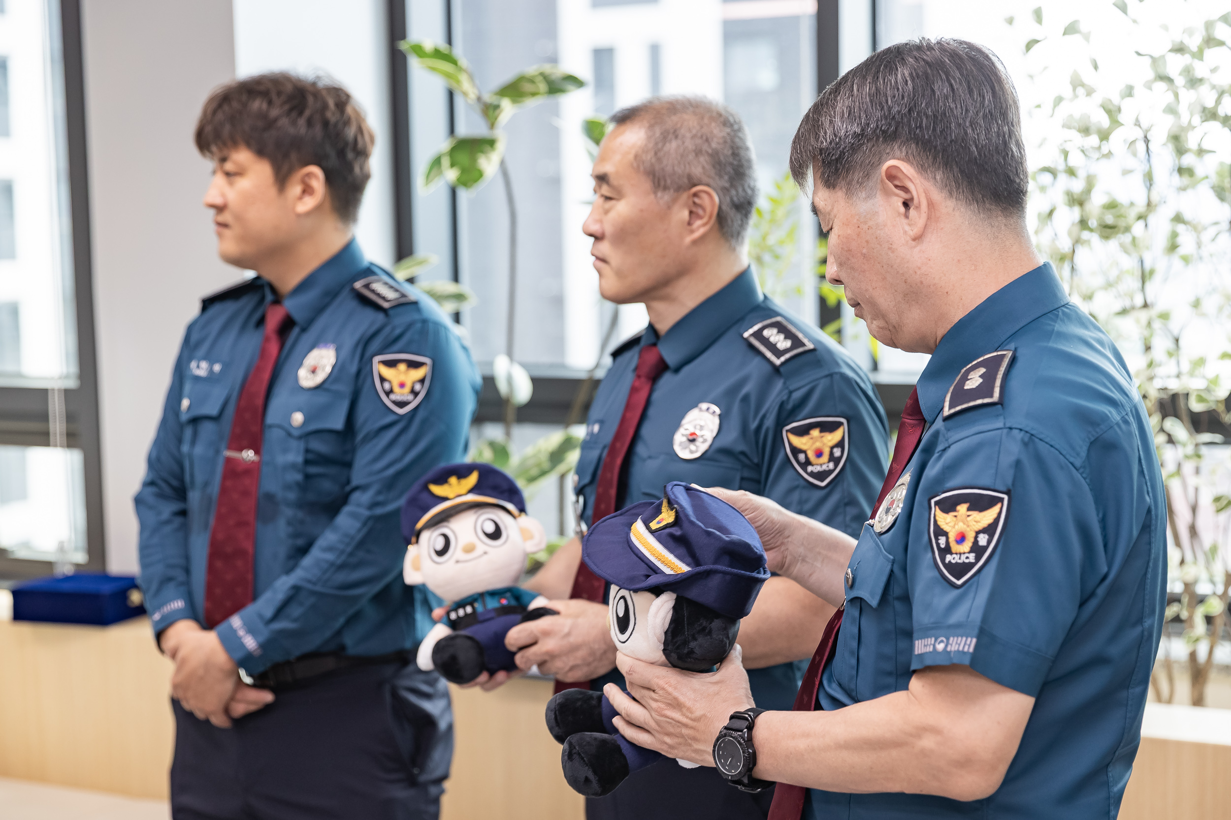 20250915-광진구 응급대응 체계 개선 감사패전달 현장경찰관 직원대표 방문 20250915-27605_G_170900.jpg