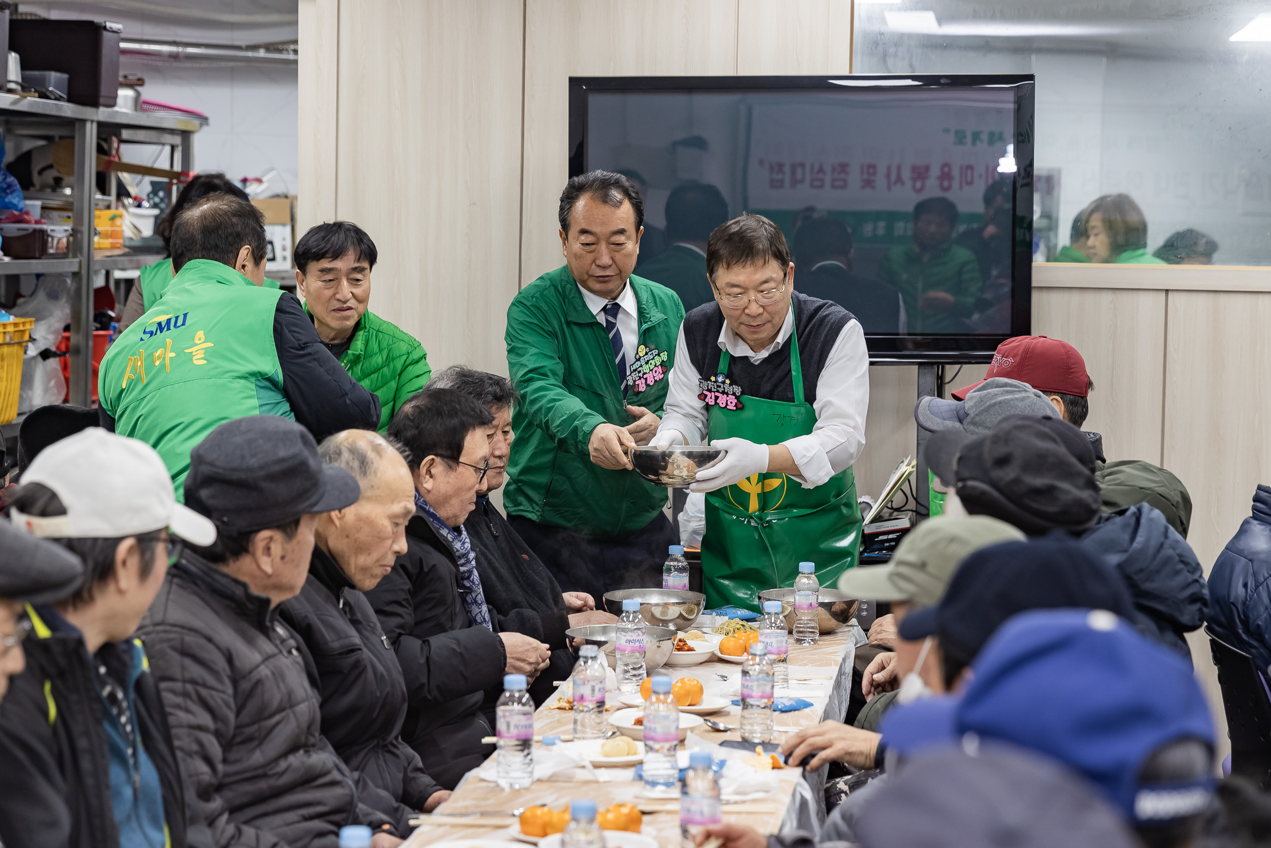 20251216-따뜻한 겨울나기 관내 어르신 이.미용봉사 및 점심대접 20251216-37399_L_182206.jpg