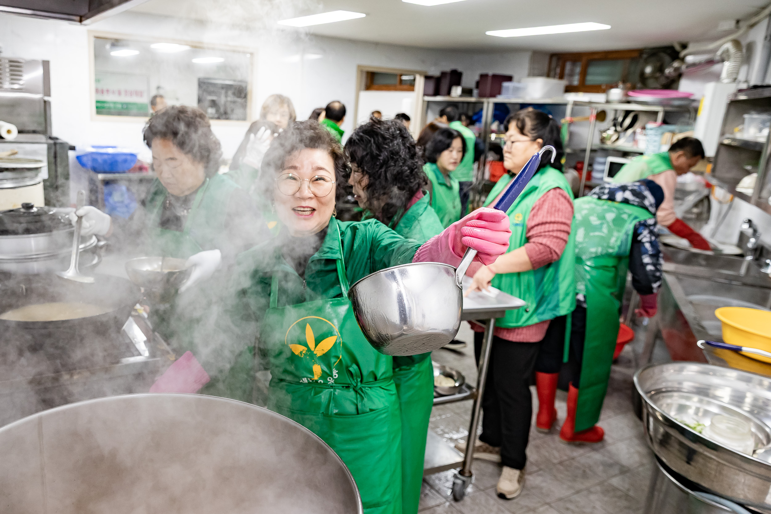20251216-따뜻한 겨울나기 관내 어르신 이.미용봉사 및 점심대접 20251216-37454_L_182207.jpg
