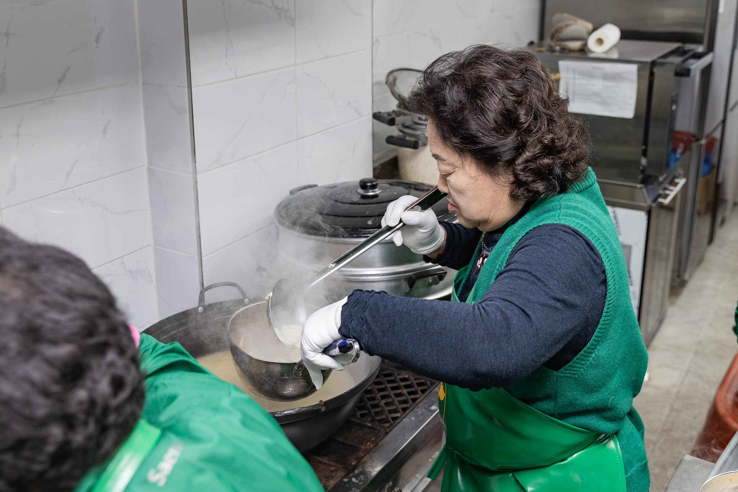 20251216-따뜻한 겨울나기 관내 어르신 이.미용봉사 및 점심대접 20251216-37464_L_182207.jpg