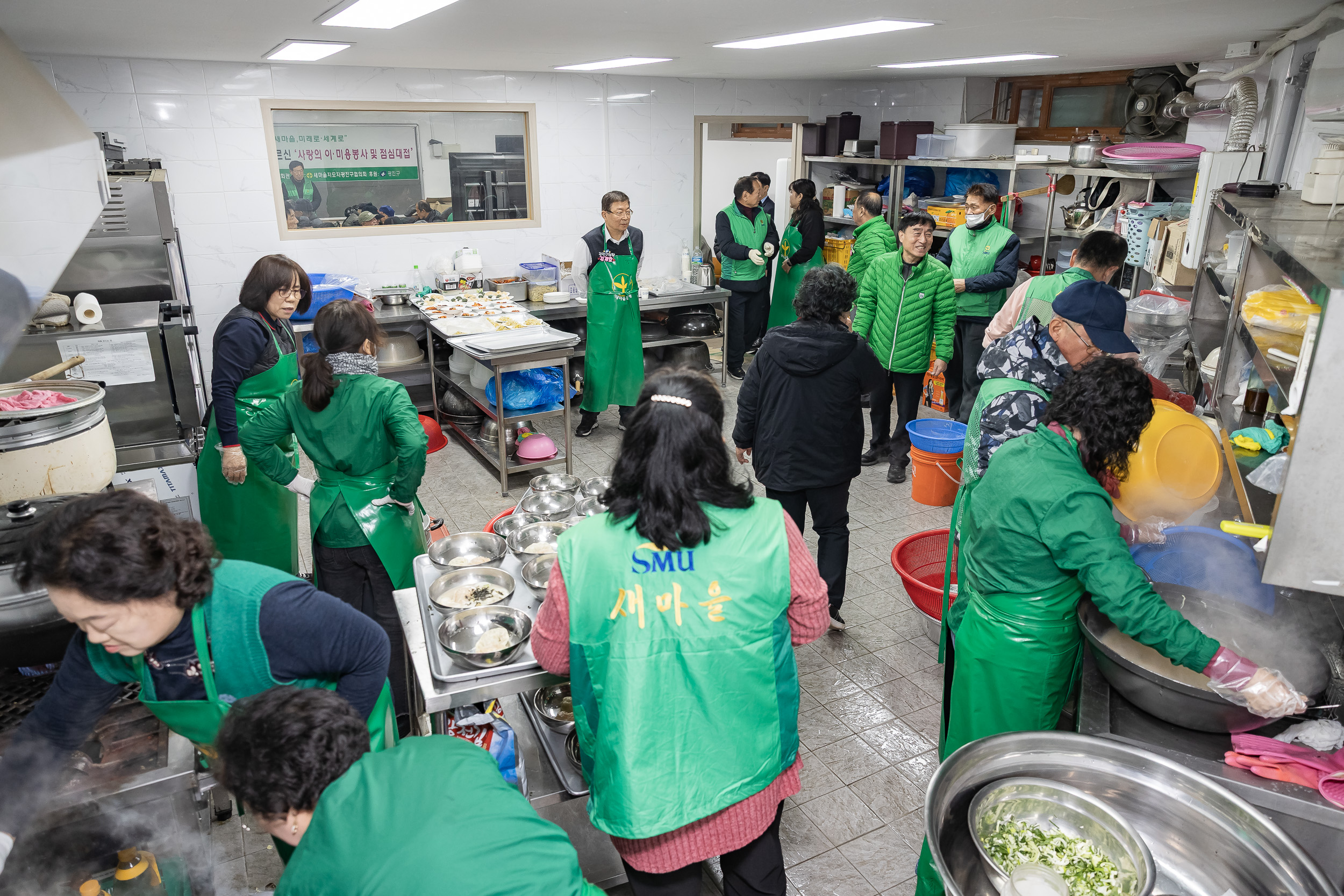 20251216-따뜻한 겨울나기 관내 어르신 이.미용봉사 및 점심대접 20251216-37492_L_182207.jpg
