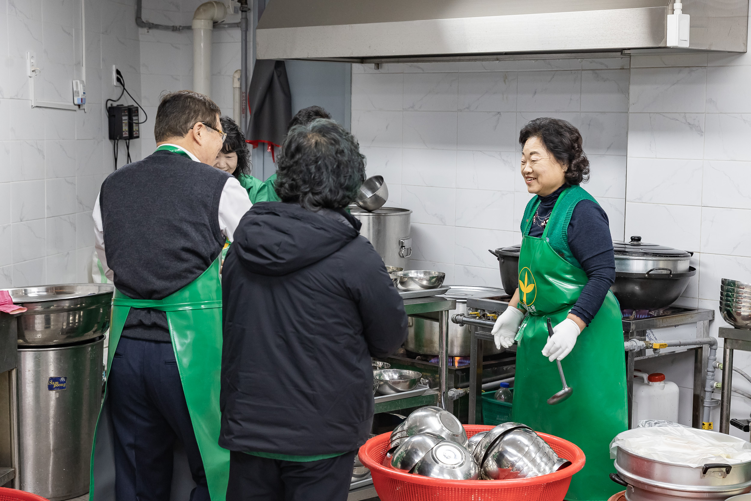 20251216-따뜻한 겨울나기 관내 어르신 이.미용봉사 및 점심대접 20251216-37342_L_182206.jpg