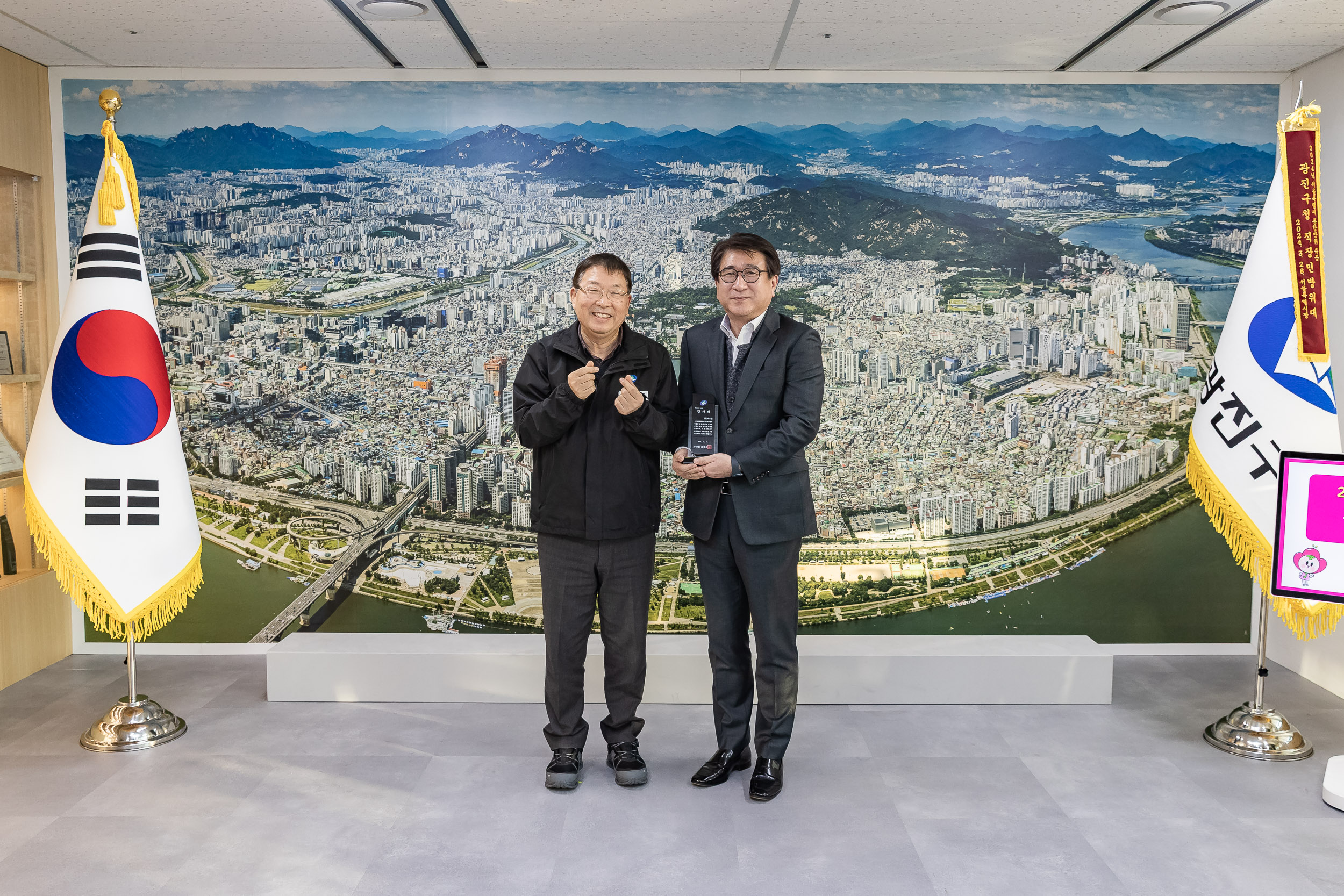 20251217-2025년 광진구 기부자 감사패 수여식 20251217-37889_L_153940.jpg