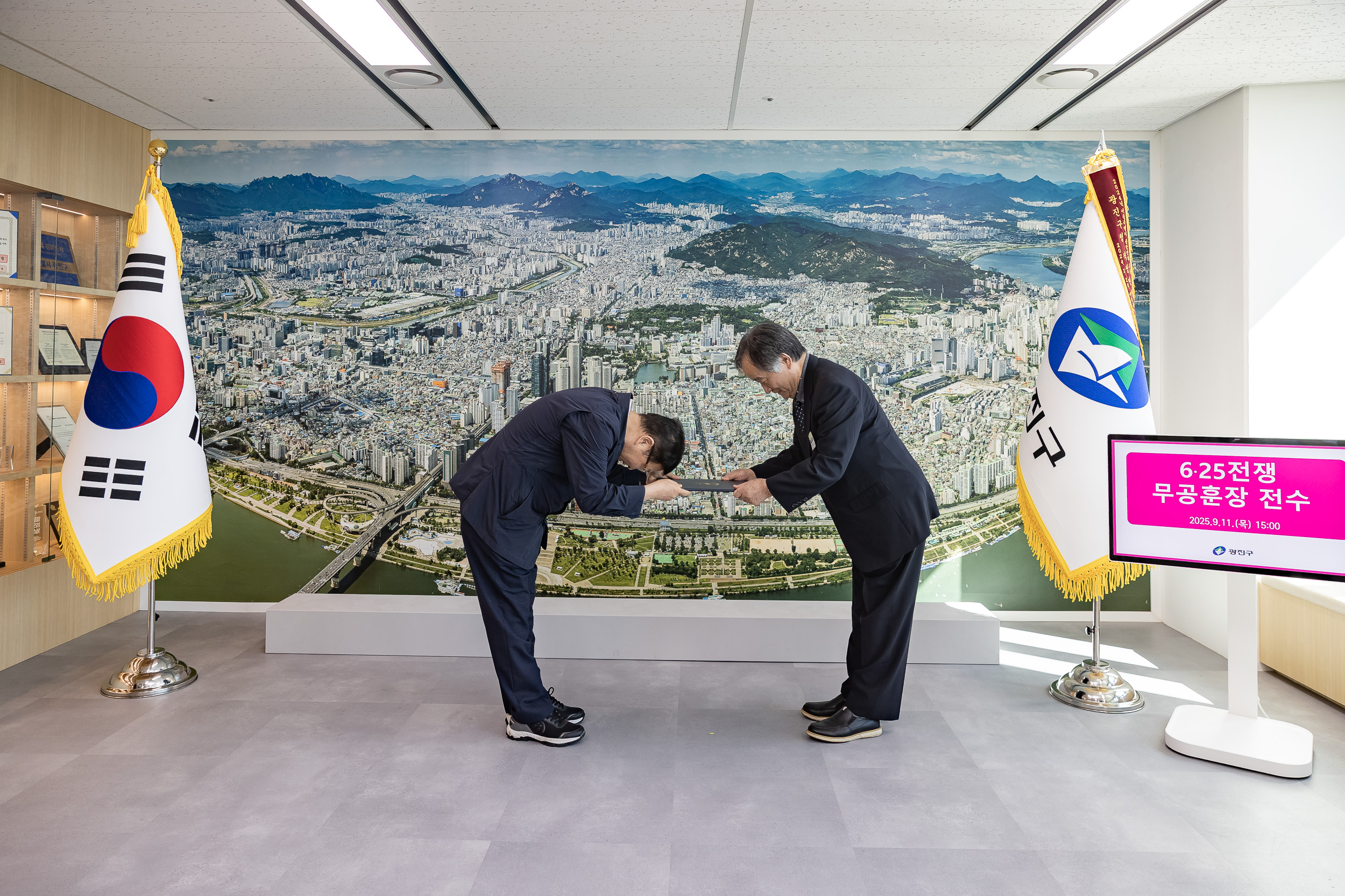 20250911-6.25 전쟁 참전자 무공훈장 전수식 20250911-22909_G_165057.jpg