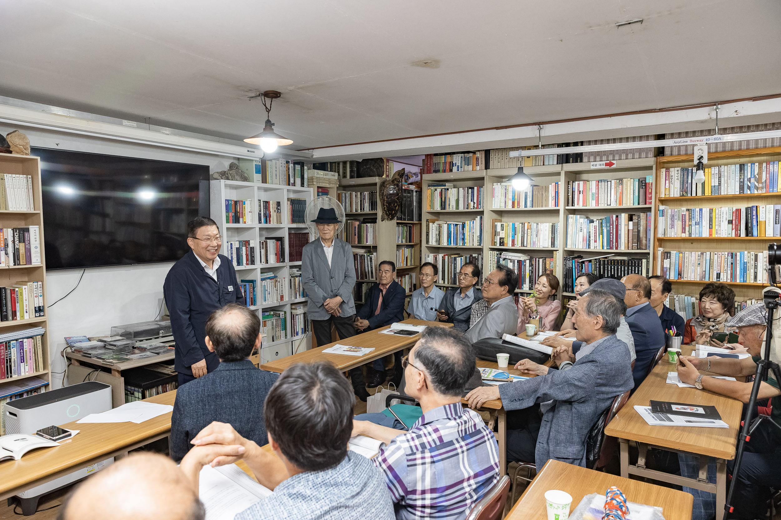 20250924-운룡도서관 고서 전시회 20250924-42025_L_075459.jpg