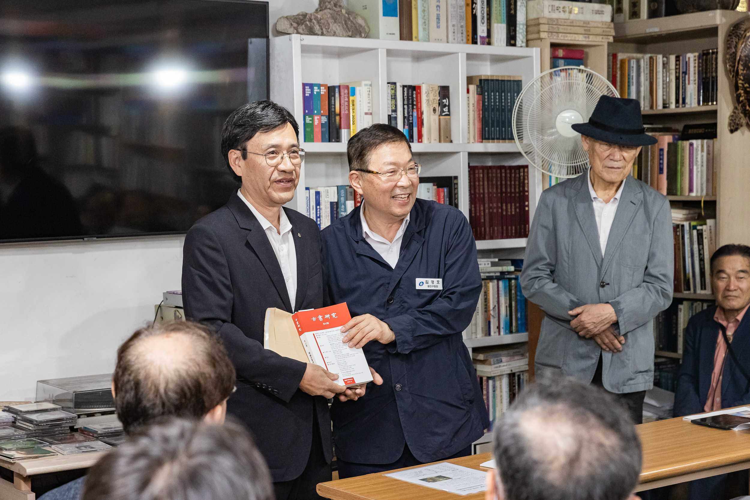 20250924-운룡도서관 고서 전시회 20250924-42054_L_075459.jpg