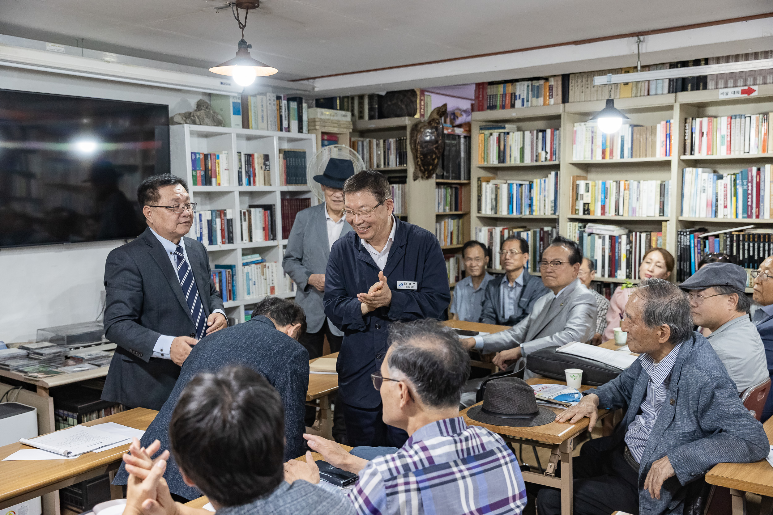 20250924-운룡도서관 고서 전시회 20250924-42108_L_075459.jpg