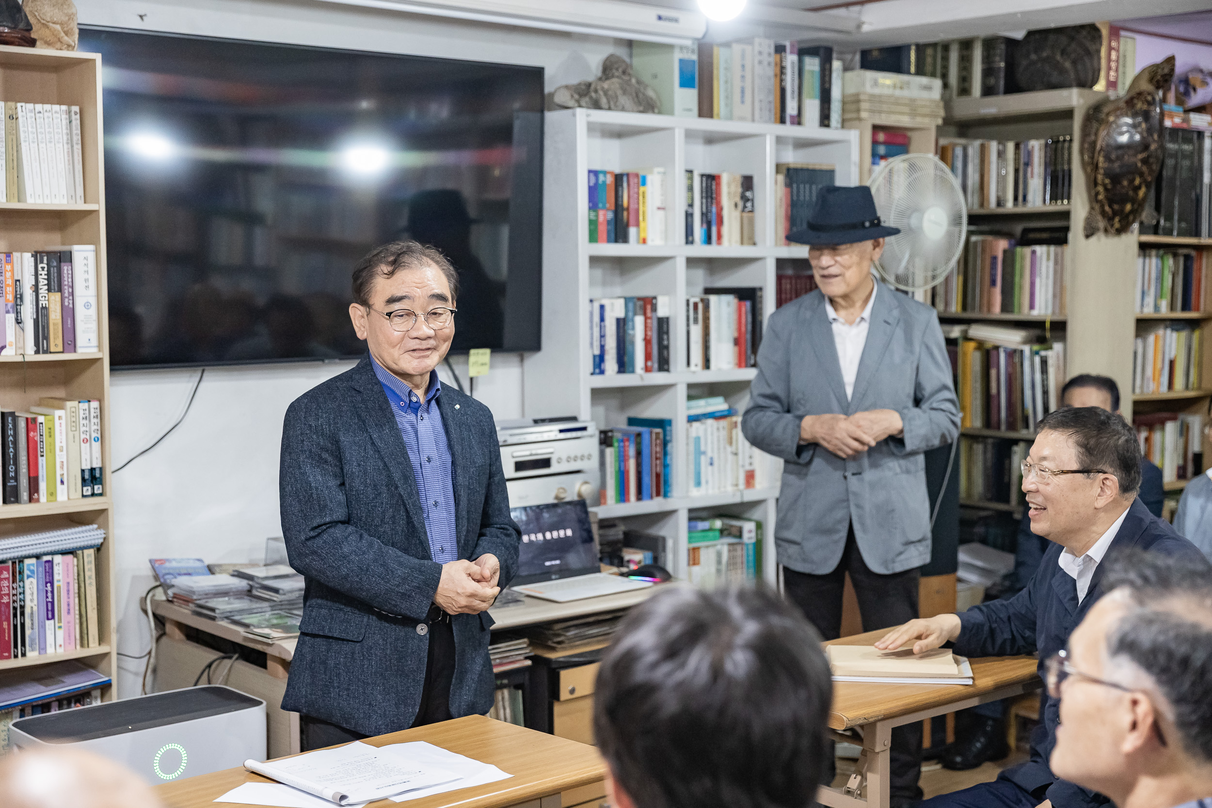 20250924-운룡도서관 고서 전시회 20250924-42118_L_075459.jpg