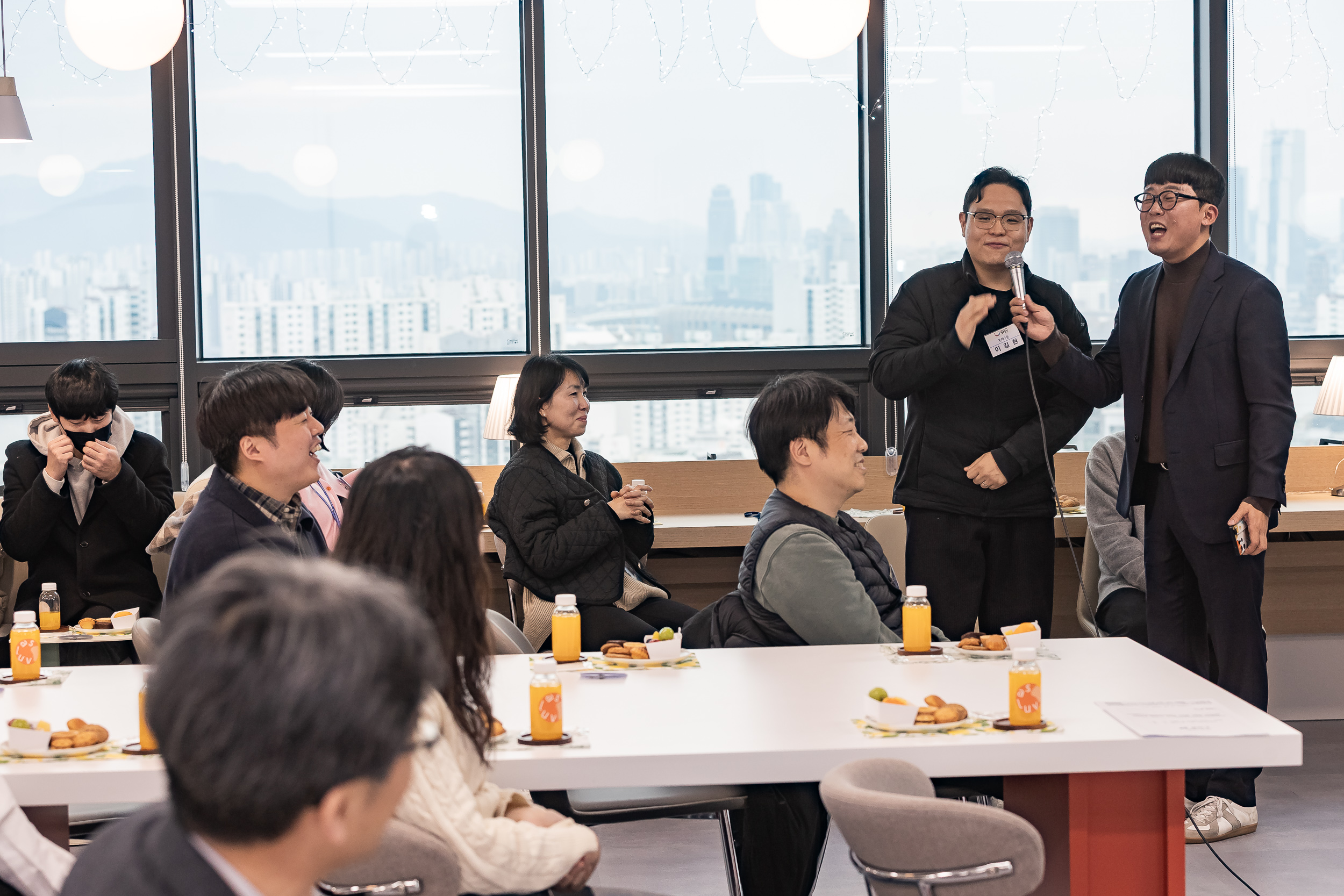 20251127-2025년 하반기 친절 직원 격려 간담회 20251127-17443_L_130138.jpg