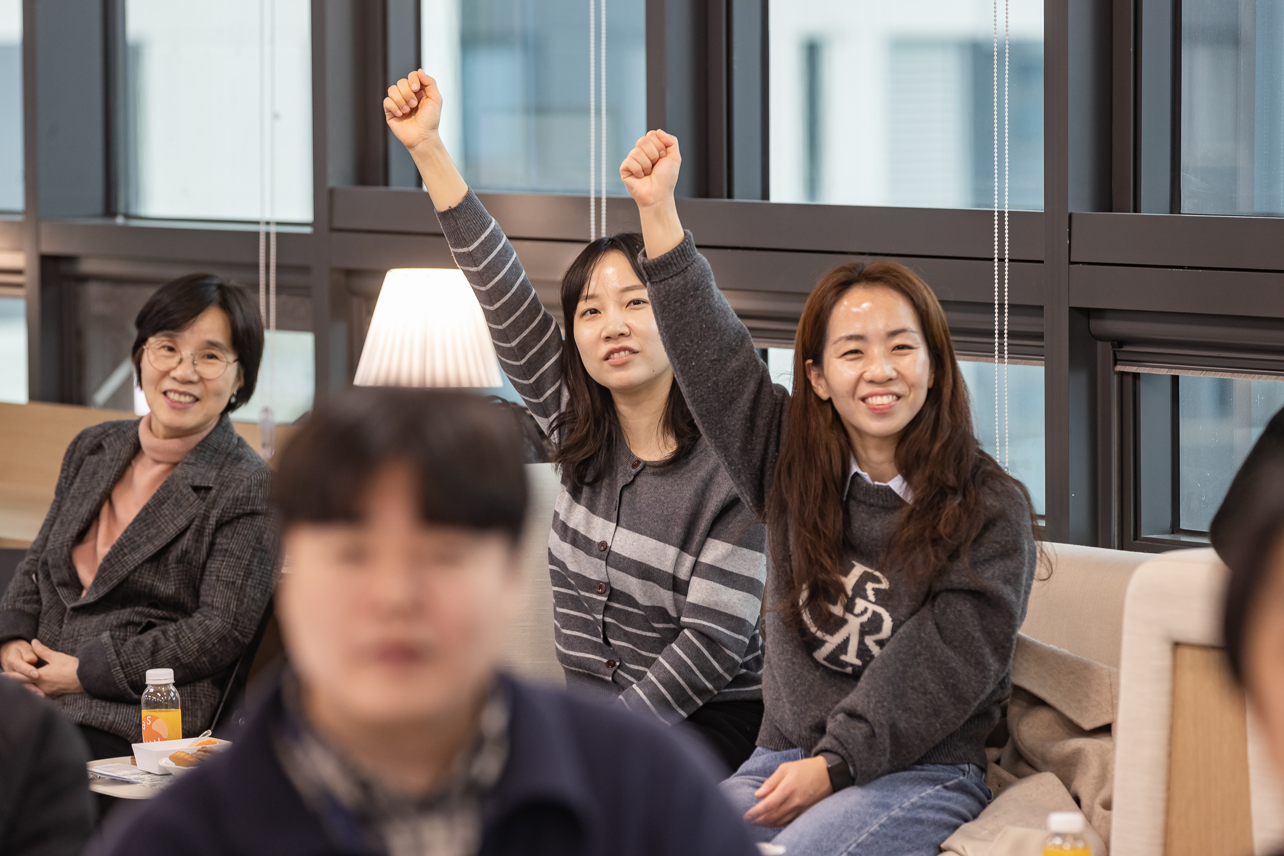 20251127-2025년 하반기 친절 직원 격려 간담회 20251127-17631_L_130139.jpg