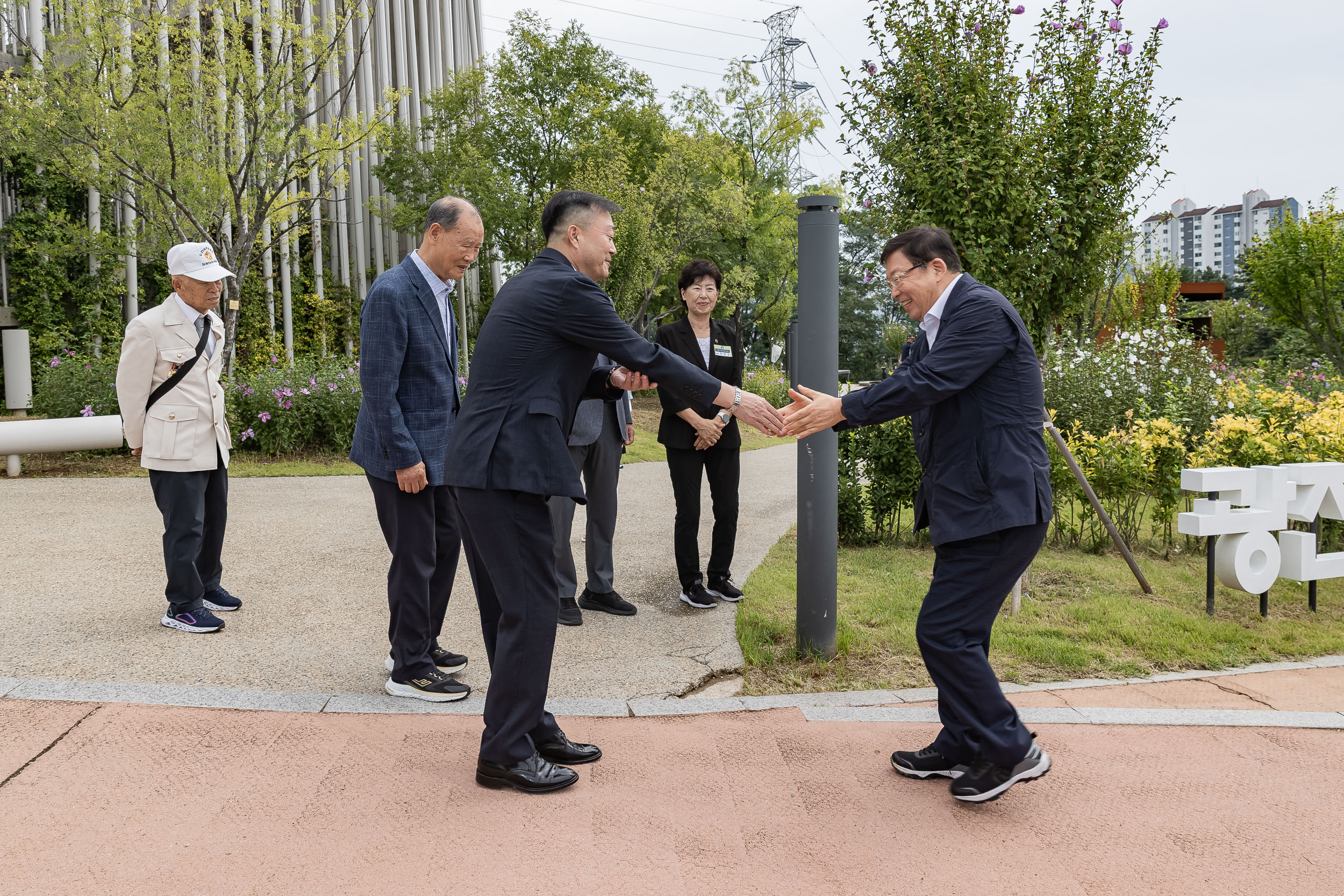 20250909-보훈단체 지회장 무궁화정원 방문 20250909-20642_G_171525.jpg