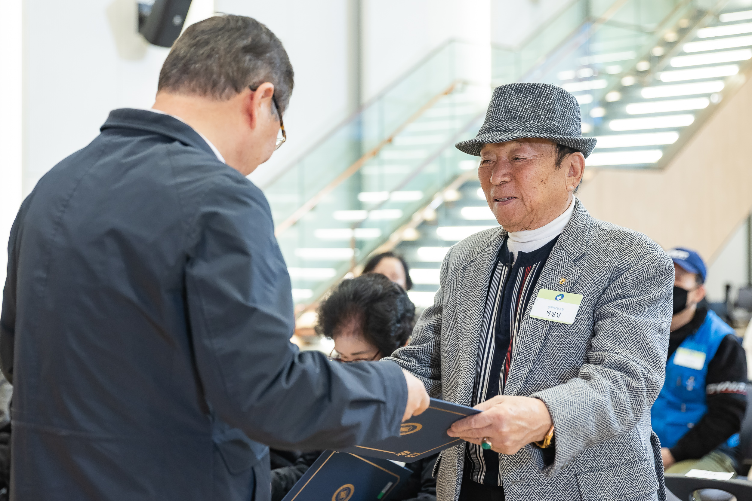 20251218-2025년 12월 정기 구민표창 수여식 20251218-38854_L_154326.jpg