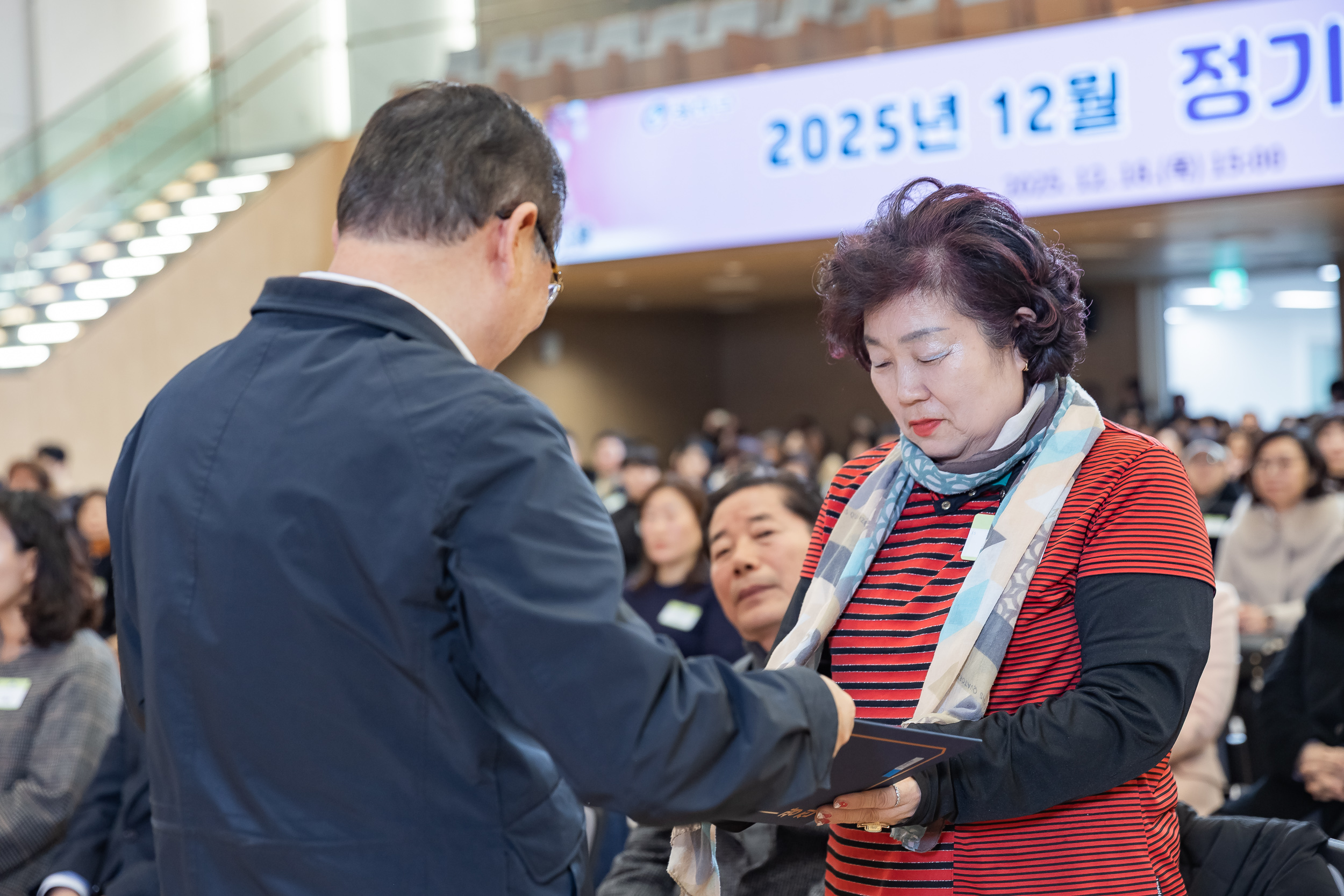 20251218-2025년 12월 정기 구민표창 수여식 20251218-38926_L_154327.jpg