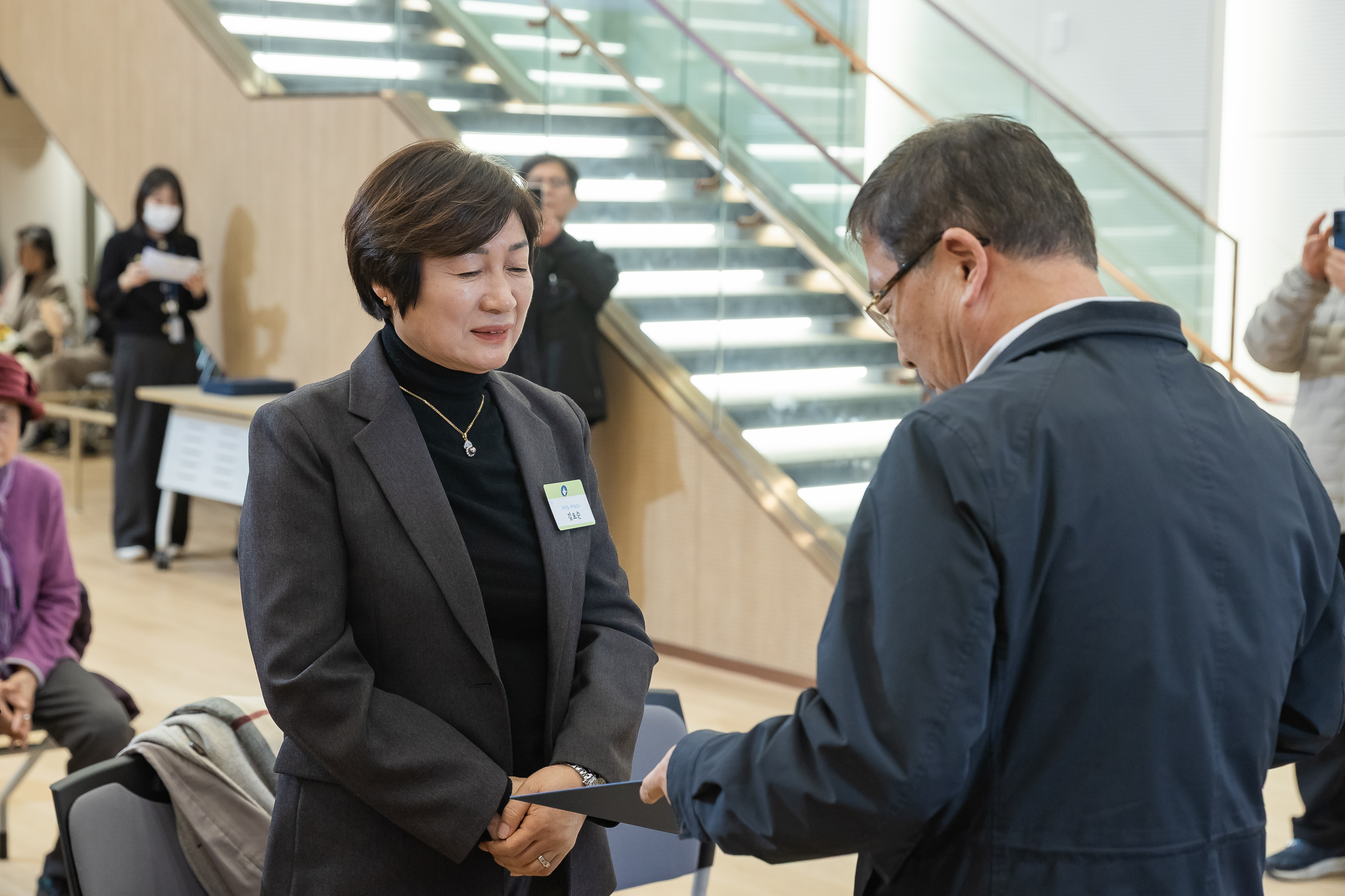 20251218-2025년 12월 정기 구민표창 수여식 20251218-38963_L_154327.jpg