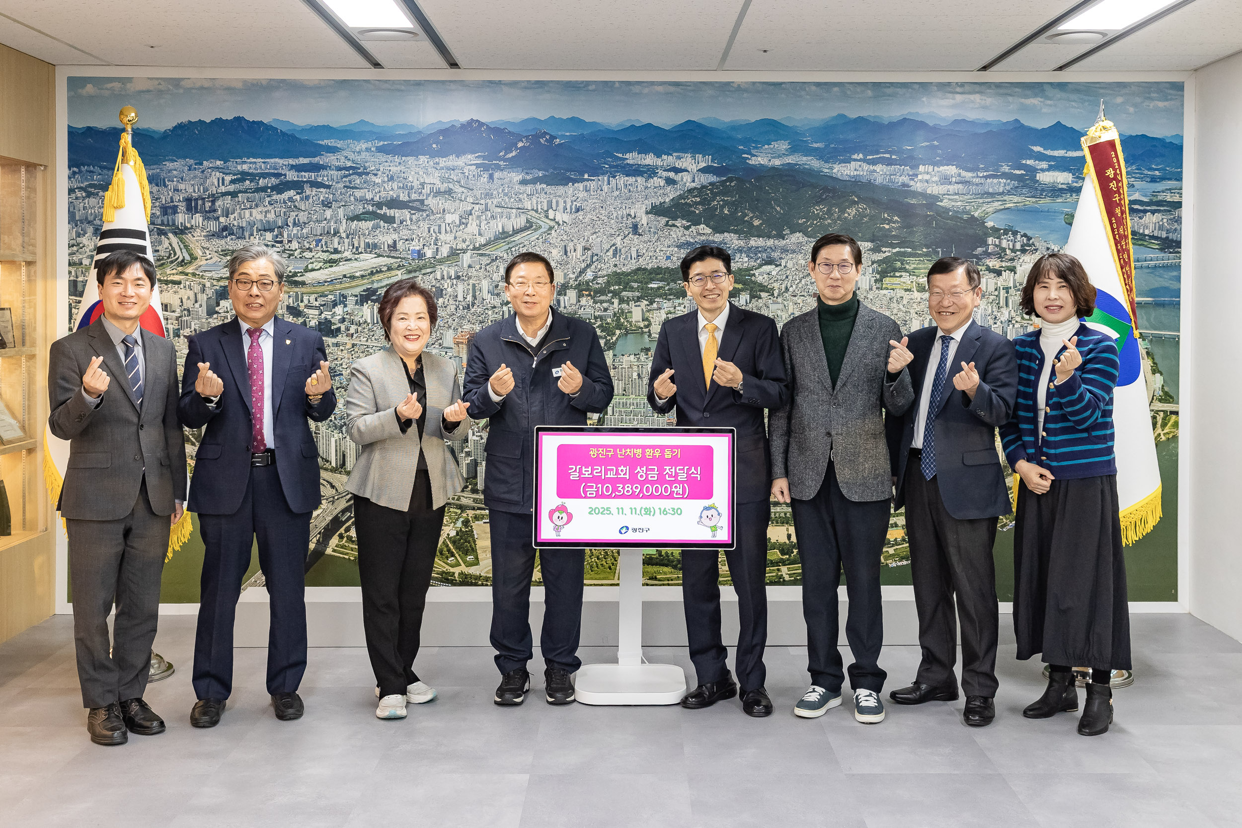 20251111-갈보리교회 성금 전달식 20251111-2982_L_121337.jpg