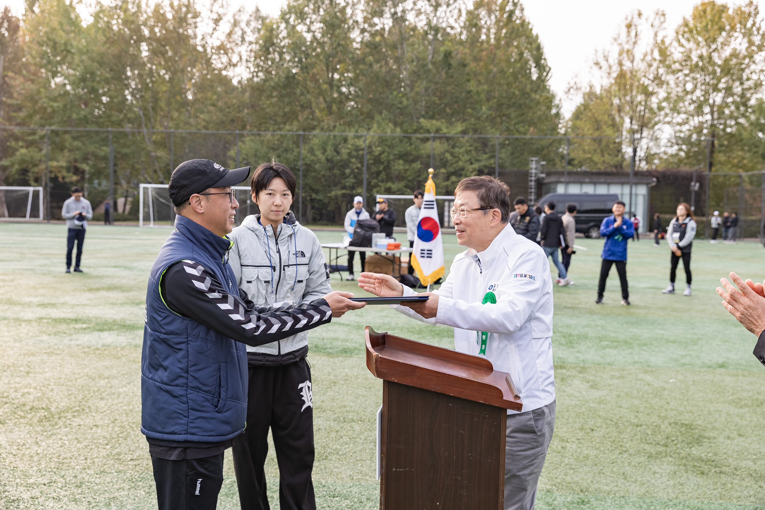 20251026-제30회 광진구협회장기 축구대회 20251026-71800_L_181548.jpg