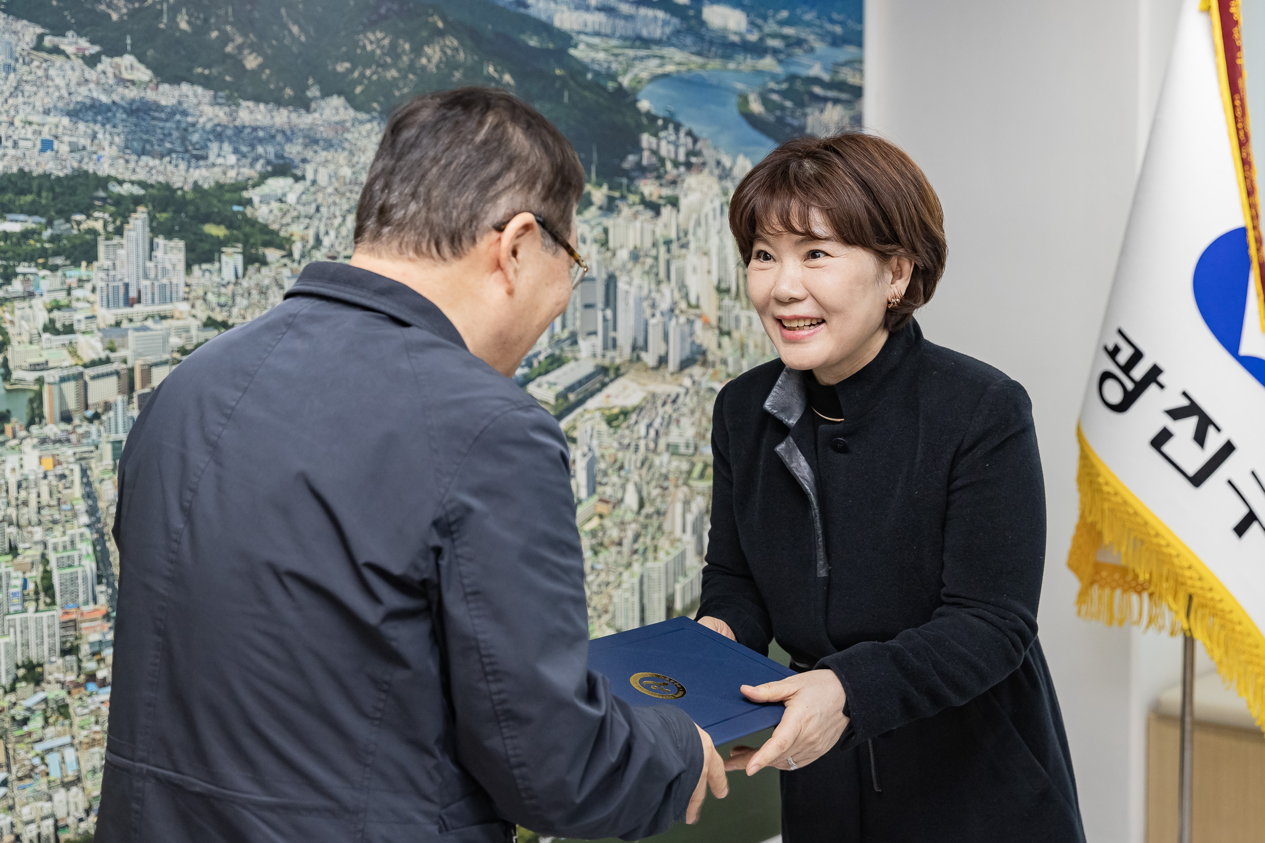 20251212-2025년 통장 활동 유공자 표창장 전수식 20251212-33325_L_191759.jpg