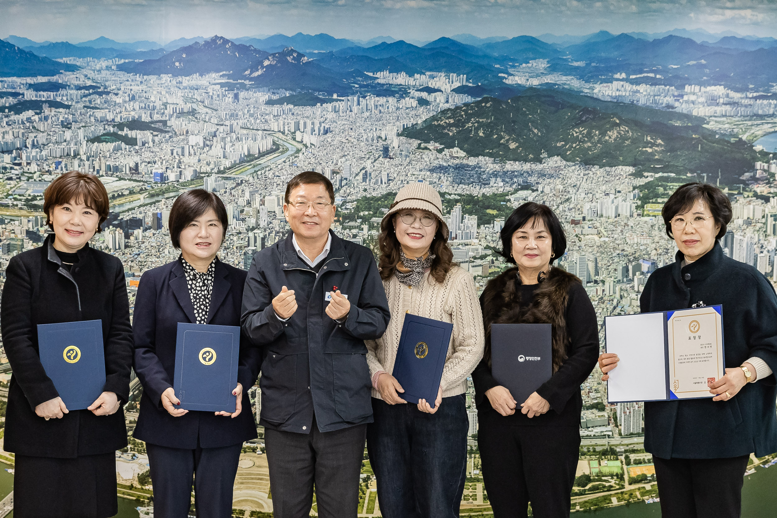 20251212-2025년 통장 활동 유공자 표창장 전수식 20251212-33354_L_191759.jpg