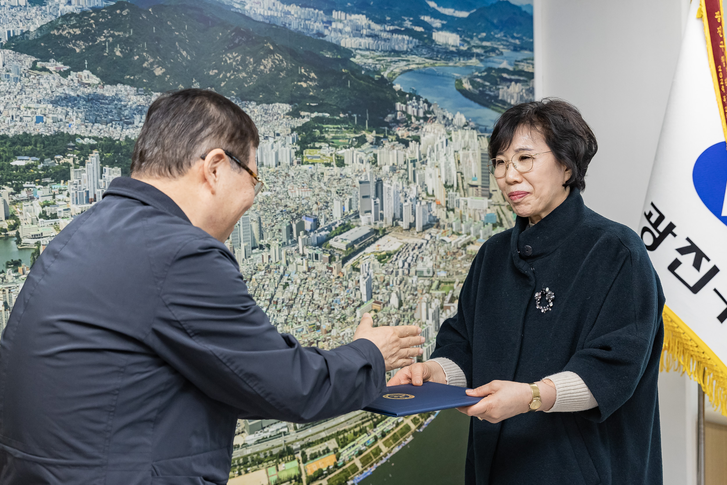 20251212-2025년 통장 활동 유공자 표창장 전수식 20251212-33294_L_191759.jpg