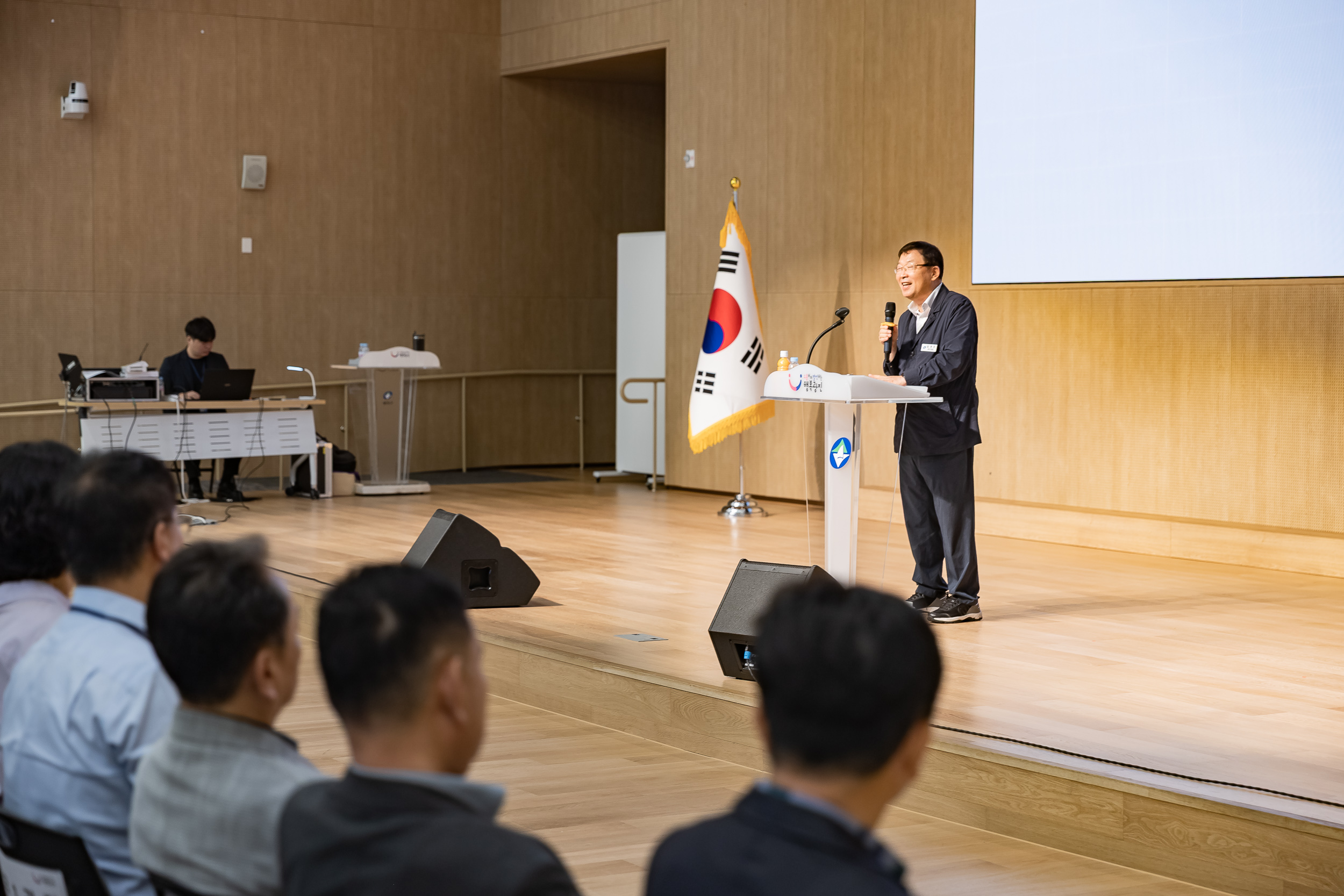 20250912-2025년 3/4분기 직원 정례조례 및 친절콘서트 20250912-23829_G_165513.jpg