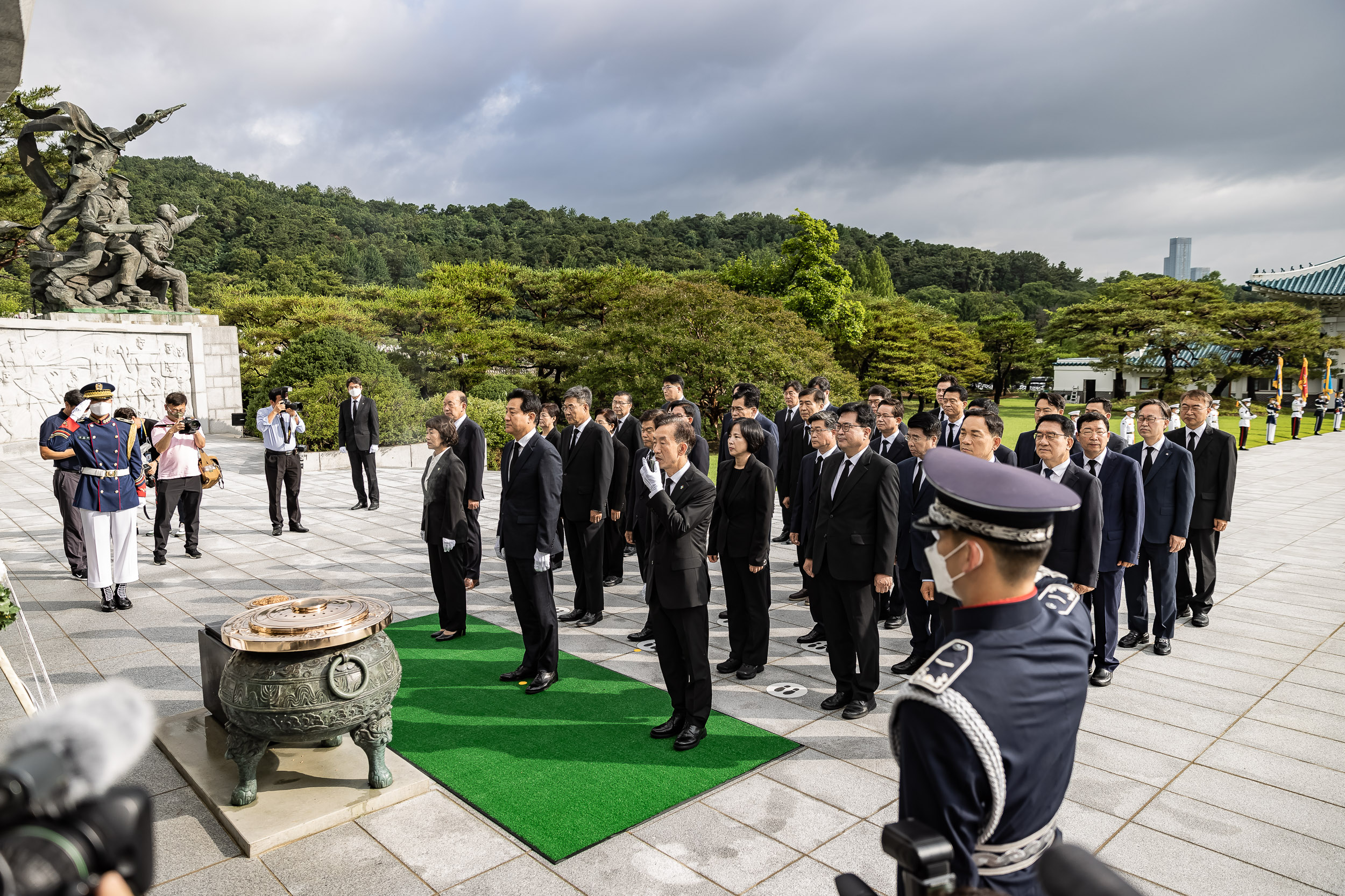 20220701-민선8기 서울특별시 시장, 자치구청장 국립현충원 참배 20220701_7042_G_143449.jpg