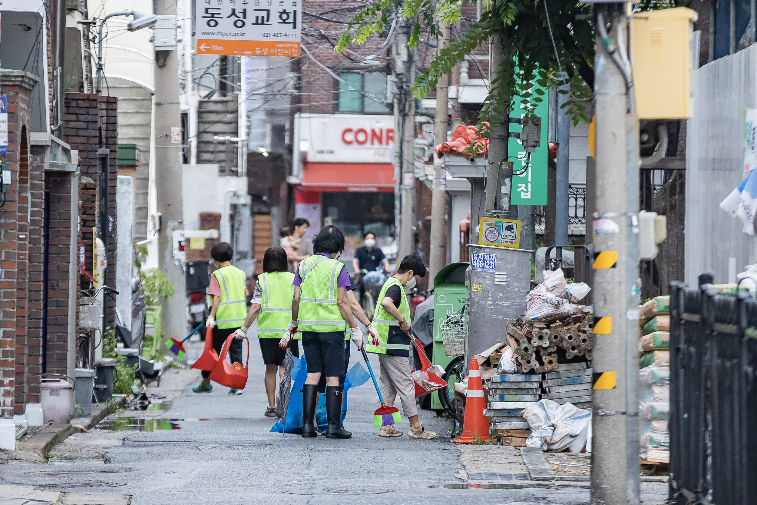 20220823-제2회 주민과 함께하는 골목청소-자양4동 220823-0713_G_130041.jpg