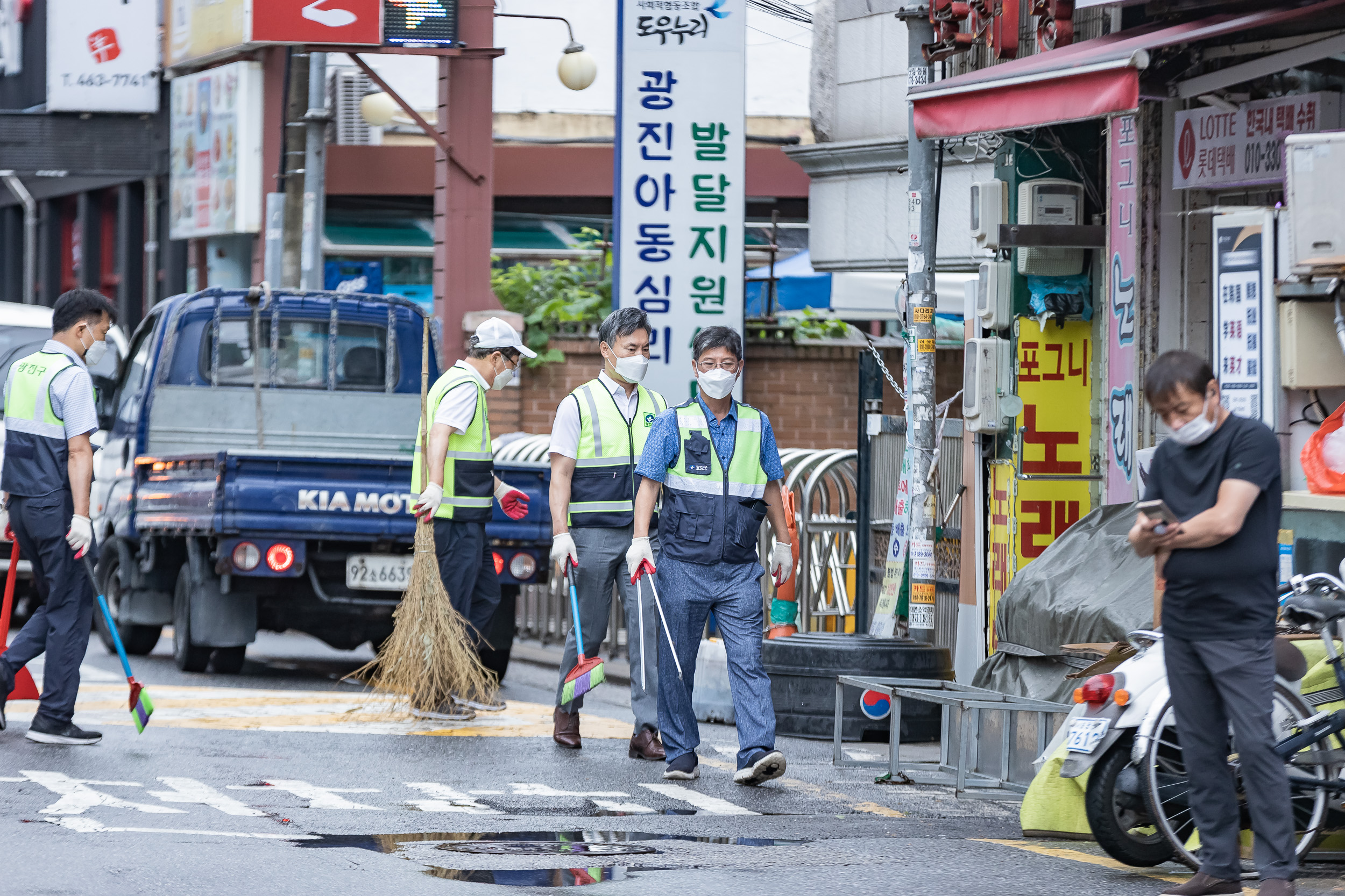 20220823-제2회 주민과 함께하는 골목청소-자양4동 220823-1027_G_130043.jpg