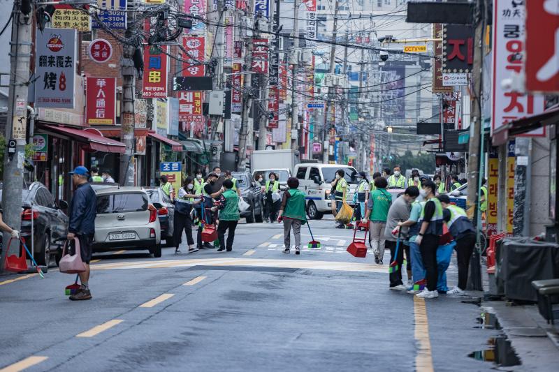 20220823-제2회 주민과 함께하는 골목청소-자양4동 220823-1254_G_130044.jpg