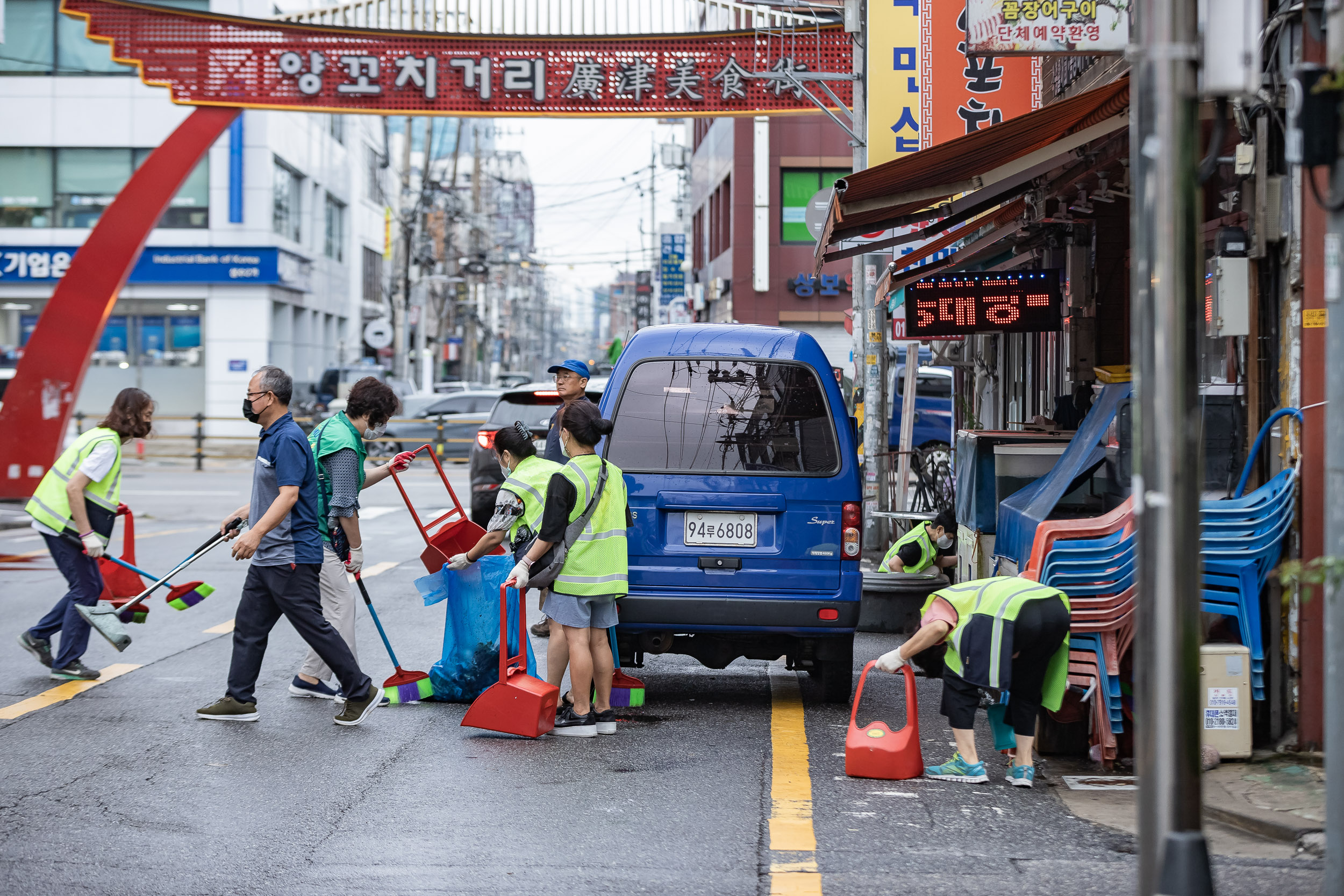 20220823-제2회 주민과 함께하는 골목청소-자양4동 220823-1750_G_130046.jpg