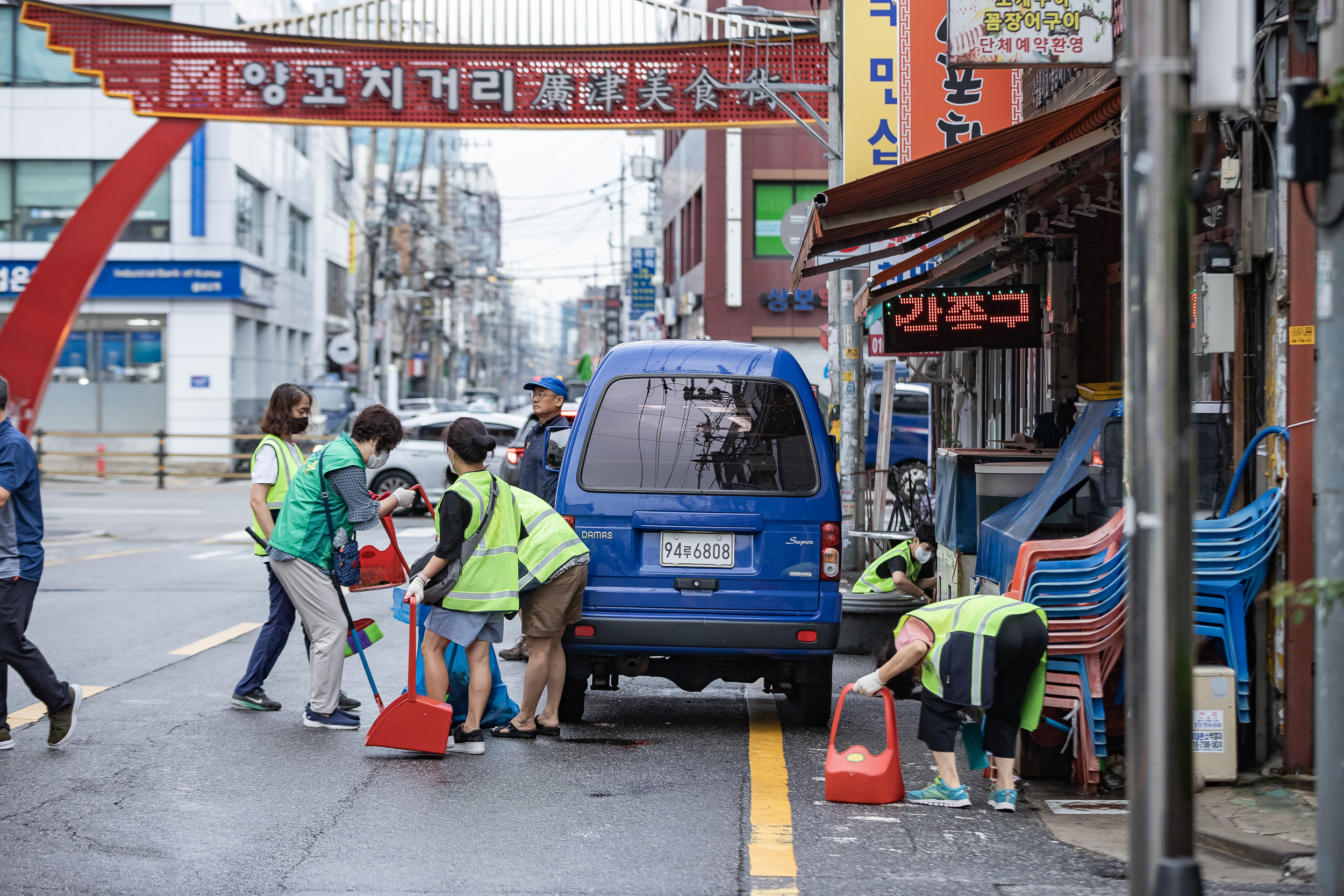 20220823-제2회 주민과 함께하는 골목청소-자양4동 220823-1761_G_130046.jpg