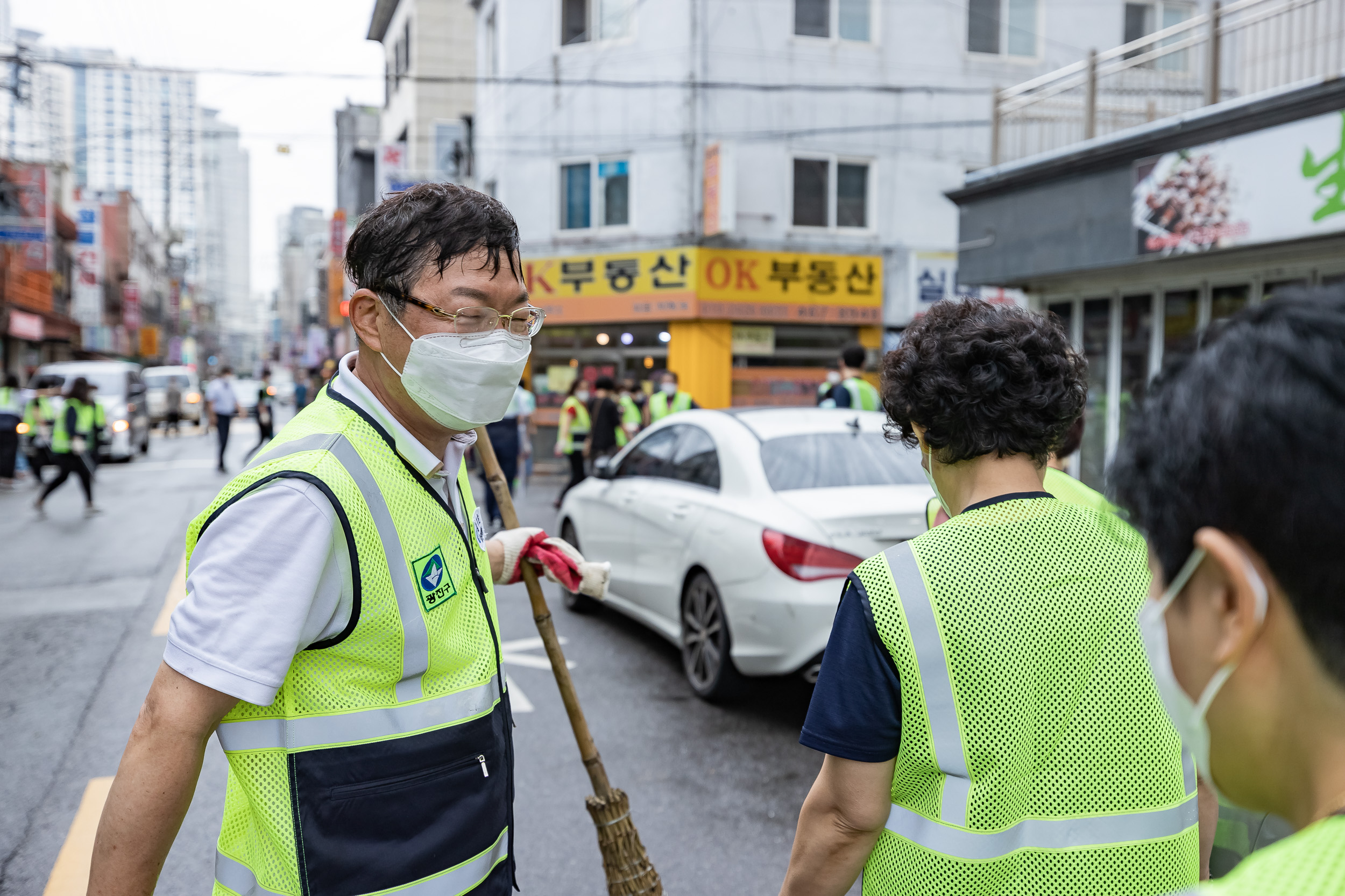 20220823-제2회 주민과 함께하는 골목청소-자양4동 220823-1949_G_130048.jpg