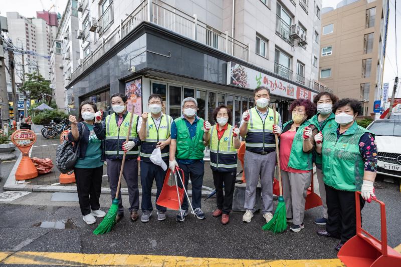 20220823-제2회 주민과 함께하는 골목청소-자양4동 220823-2112_G_130048.jpg