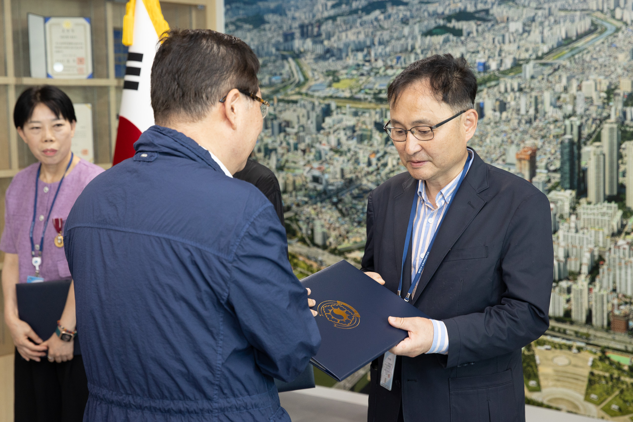 20250724-모범공무원 표창 수여식 20250724-16135_L_153053.jpg