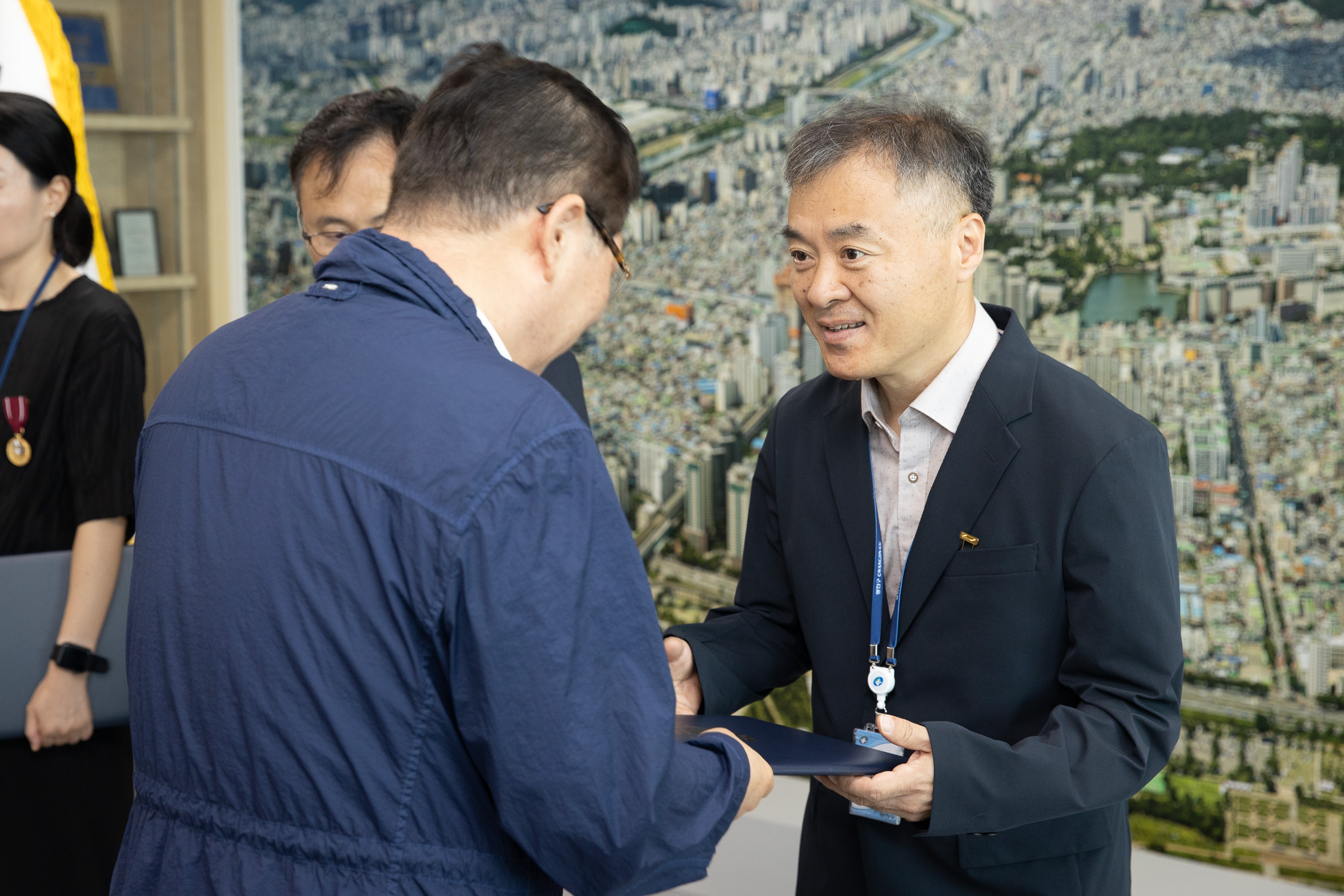 20250724-모범공무원 표창 수여식 20250724-16147_L_153053.jpg