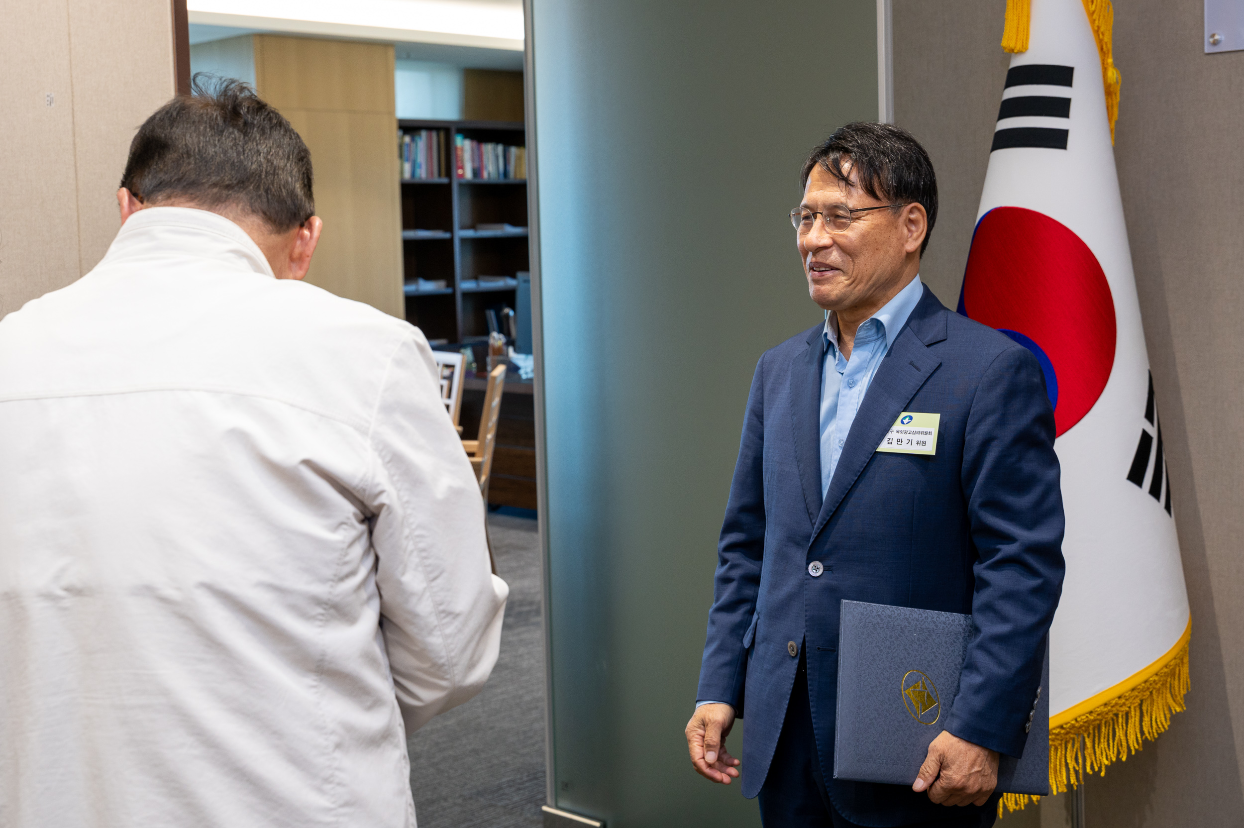20250429-광진구 옥외광고심의위원회 신규위원 위촉장 수여 20250429-66466_L_160910.jpg