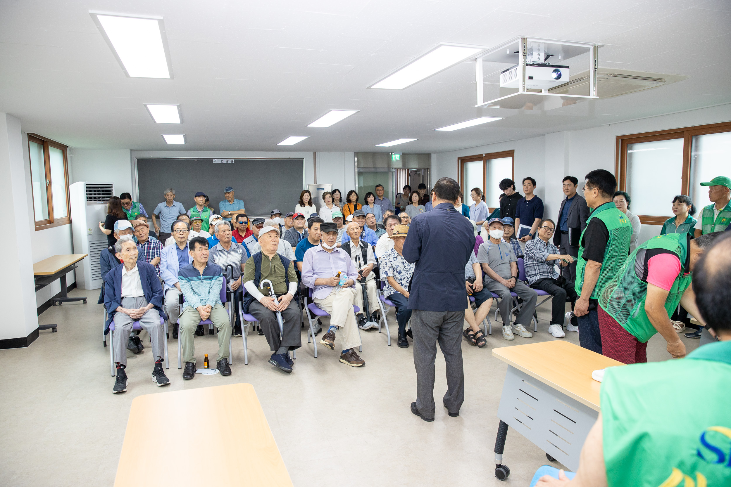 20250715-광진구새마을회 관내 어르신 사랑의 이용봉사 및 점심대접 20250715-5115_L_092942.jpg