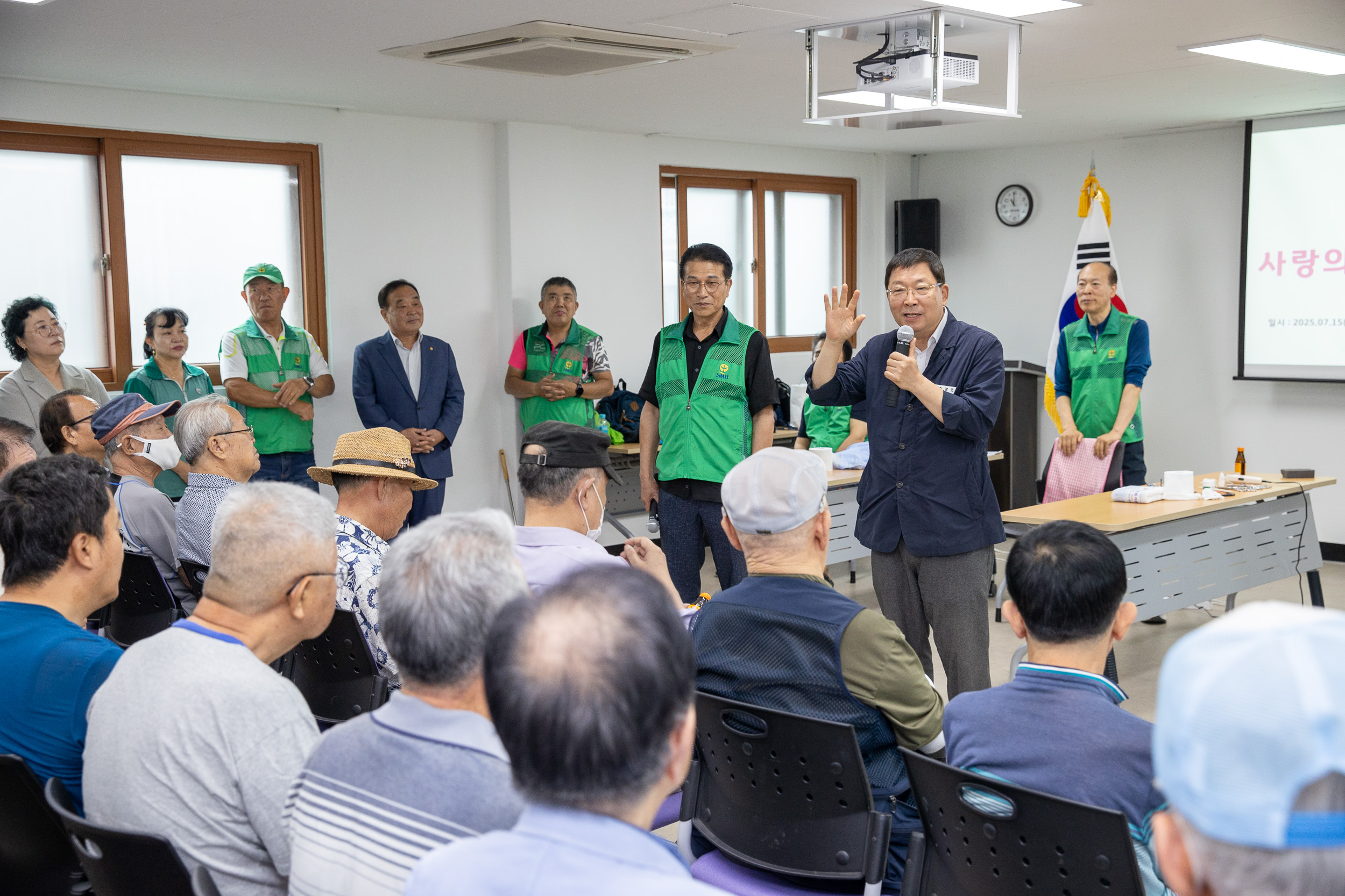 20250715-광진구새마을회 관내 어르신 사랑의 이용봉사 및 점심대접 20250715-5131_L_092942.jpg