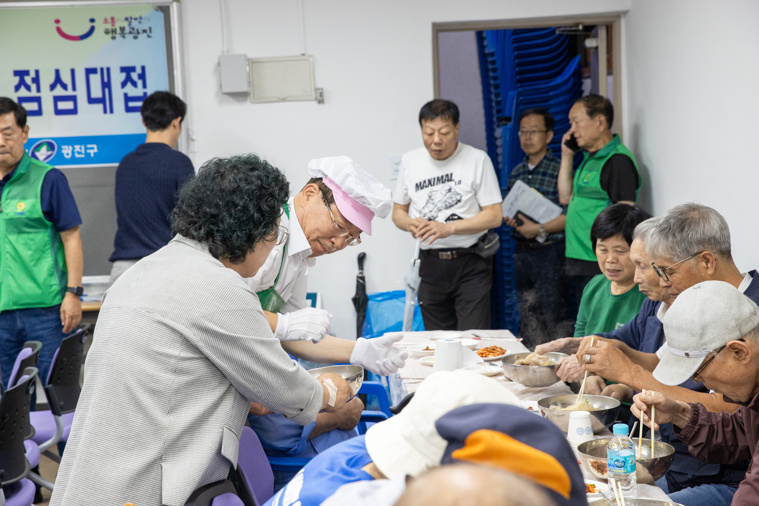 20250715-광진구새마을회 관내 어르신 사랑의 이용봉사 및 점심대접 20250715-5294_L_092944.jpg