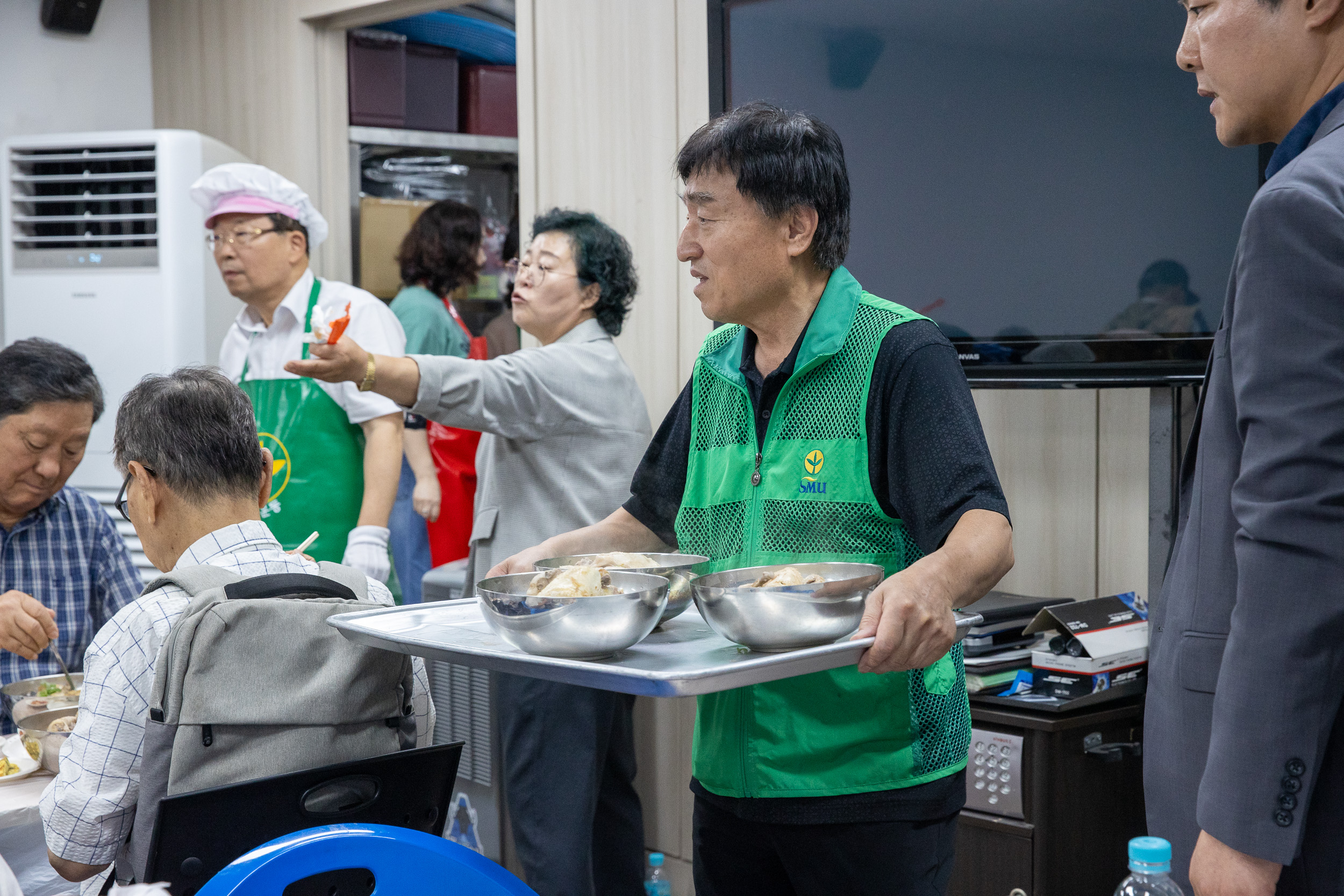 20250715-광진구새마을회 관내 어르신 사랑의 이용봉사 및 점심대접 20250715-5312_L_092944.jpg