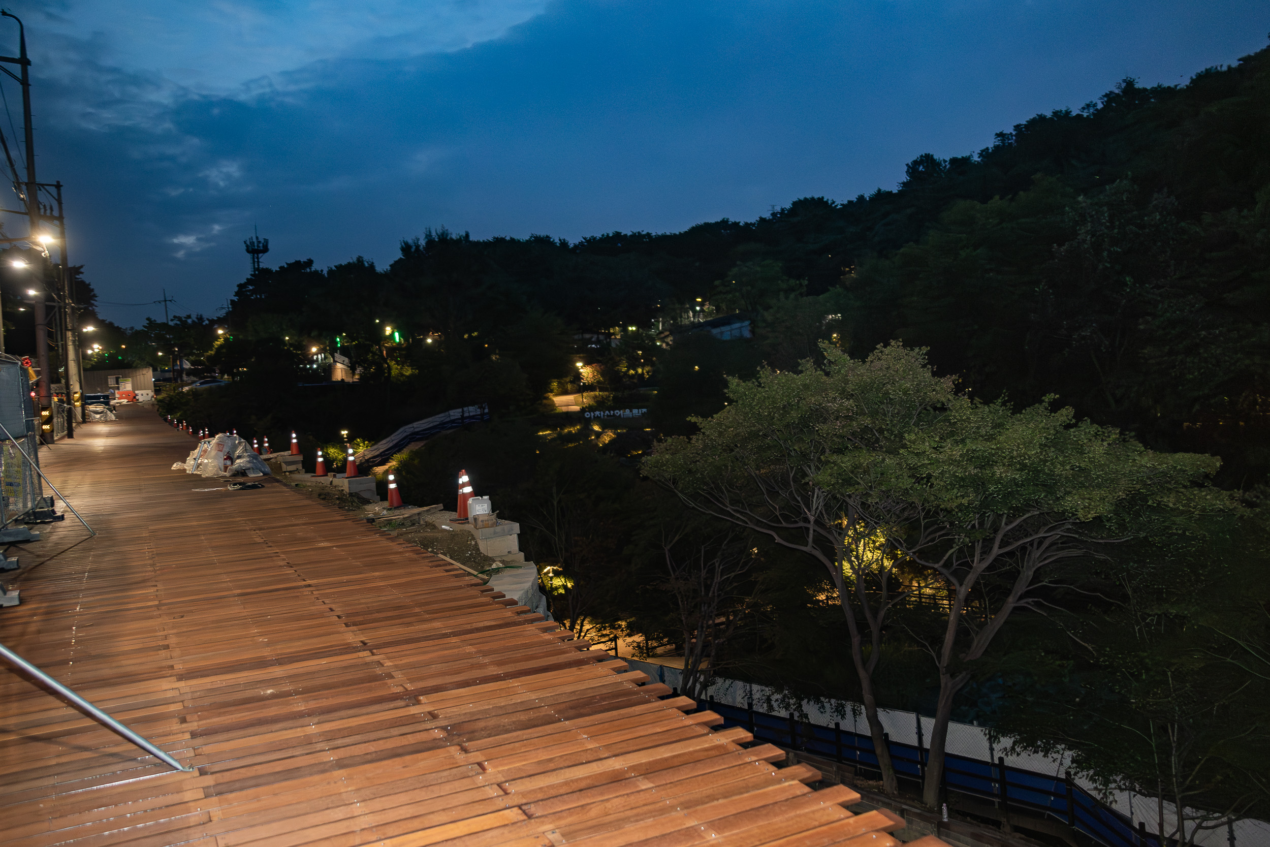 20250905-아차산 진입로 공원 보행데크 정비공사 현장 방문 20250905-18523_G_150436.jpg